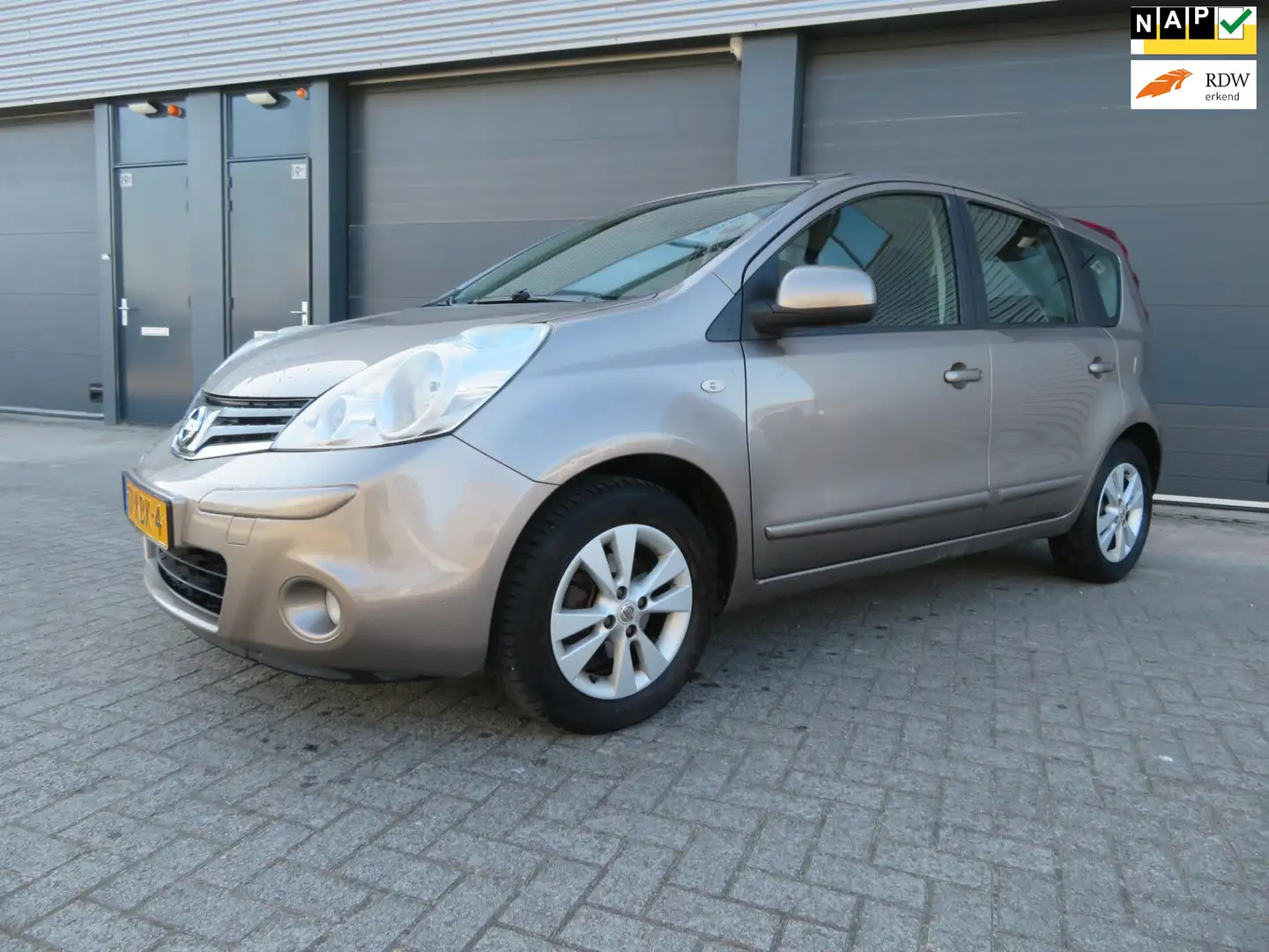 Nissan Note 1.6 Acenta Braun - 1