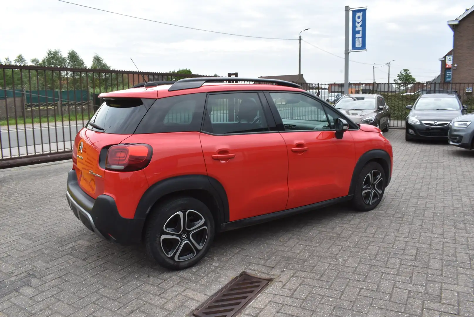 Citroen C3 Aircross 1.2i Shine ***DESTOCKAGE B2B*** Rood - 2