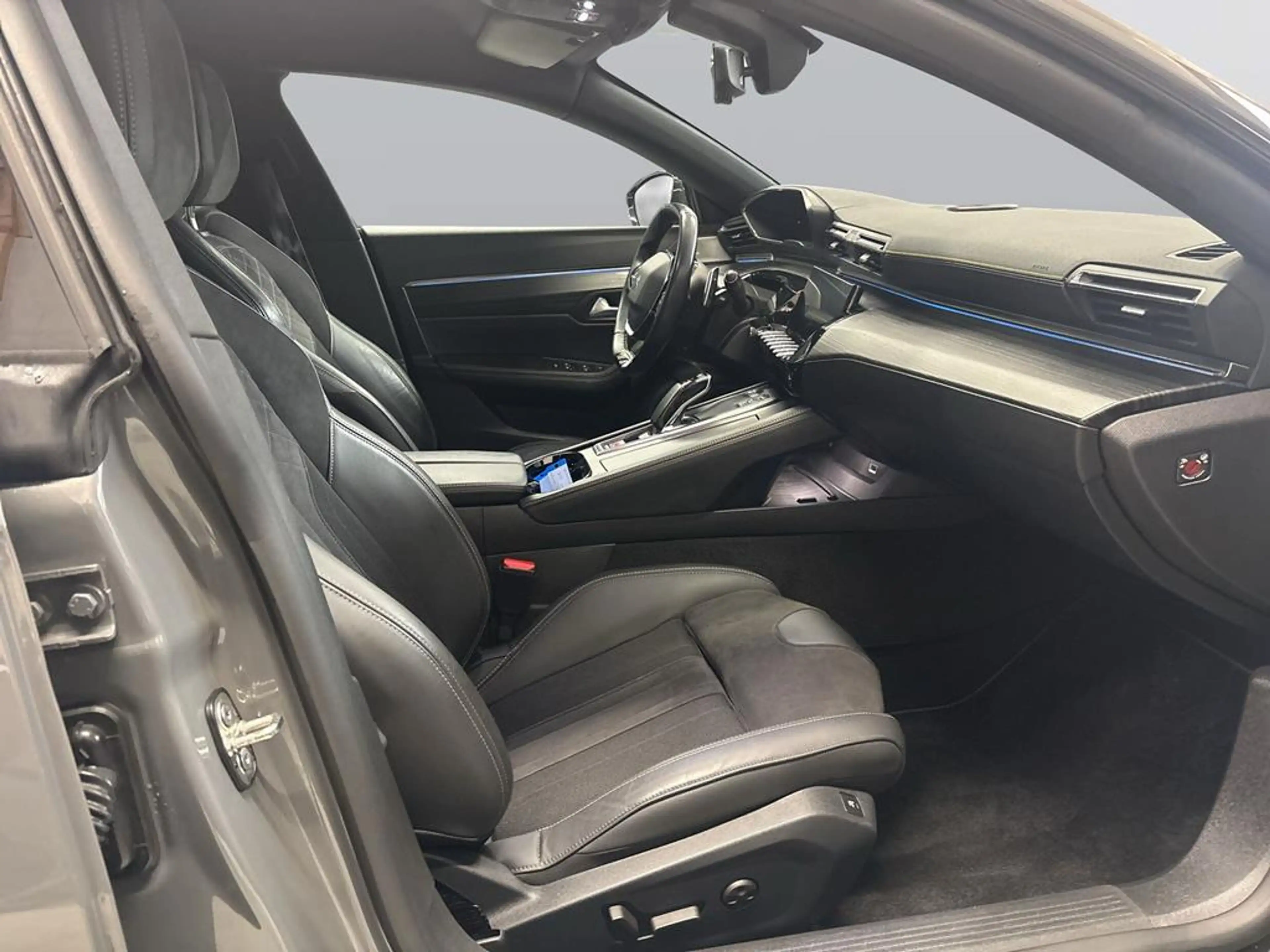 Peugeot 508 SW Hybrid4 360 PSE — photo 11