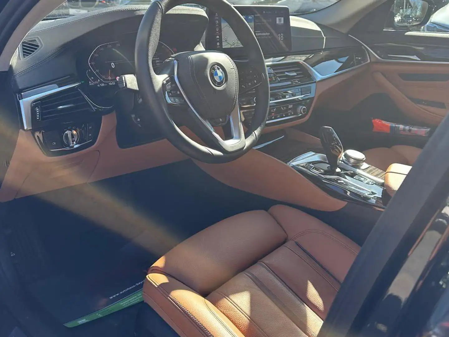 BMW 520 520d+Touring+Aut.+Luxury+Line+Panorama Black - 1