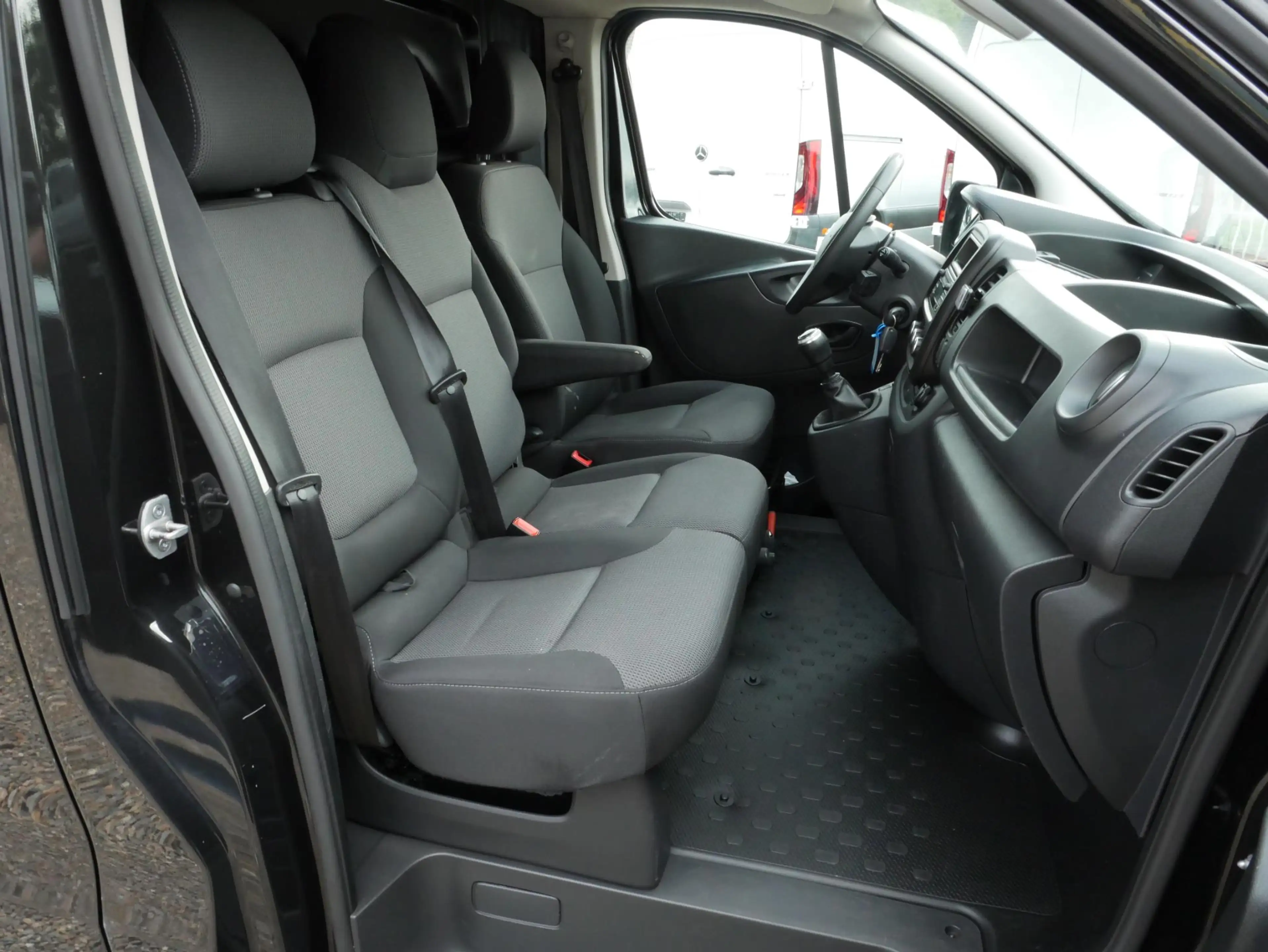 Nissan NV300 2.0 dCi 120PK L2 Airco Trekhaak Cruise control — photo 13