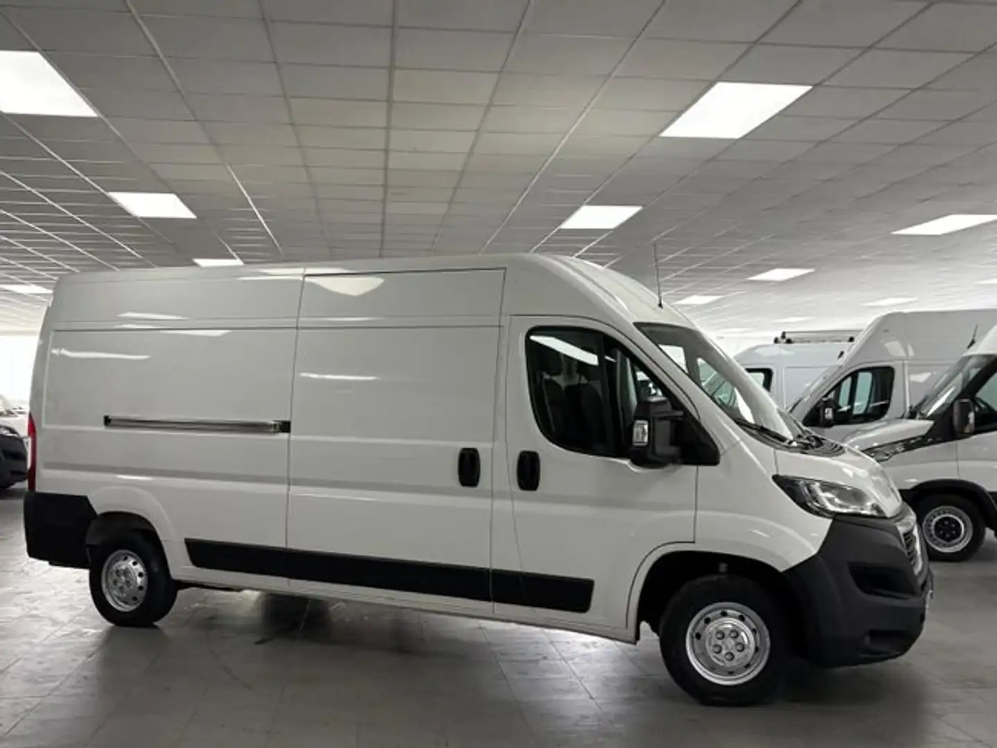 Peugeot Boxer Furgón 2.2BlueHDI 335 L3H2 Asphalt S&S 140 Blanco - 2