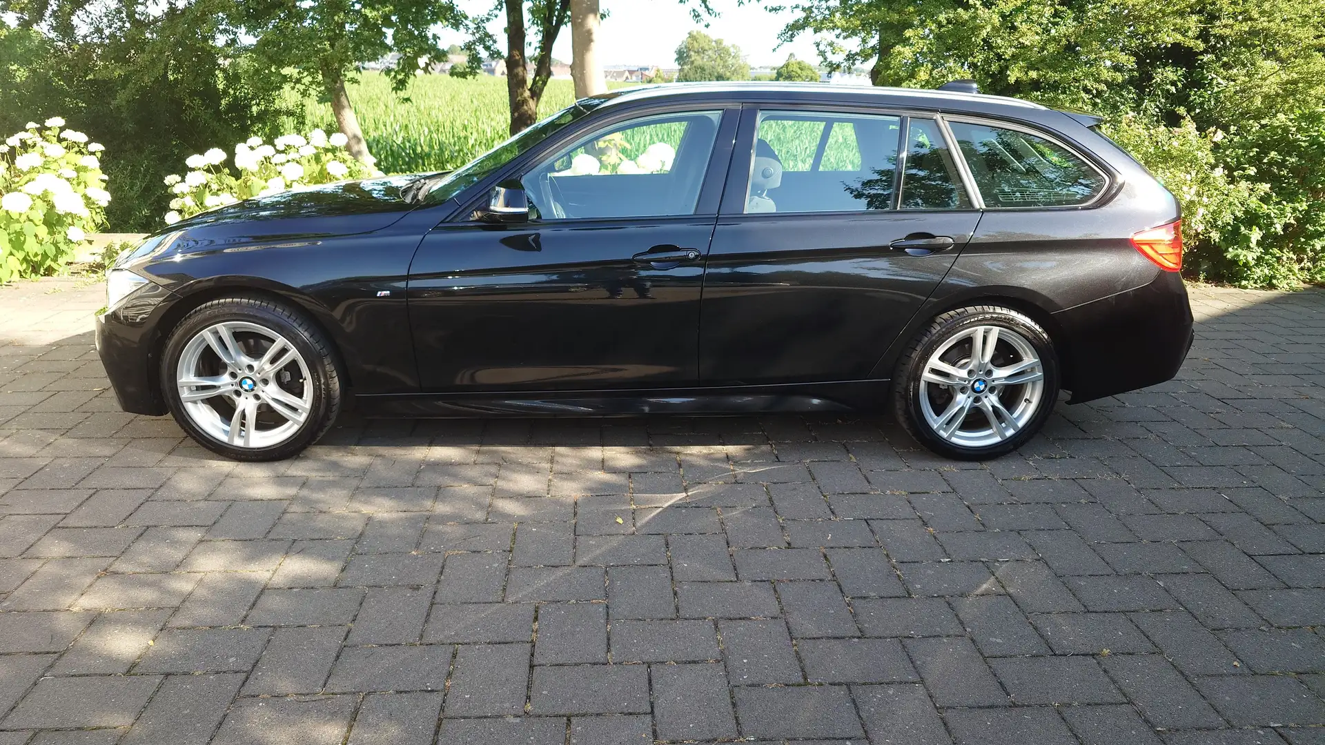 BMW 318 318d xDrive Touring M Sportpaket Negro - 2