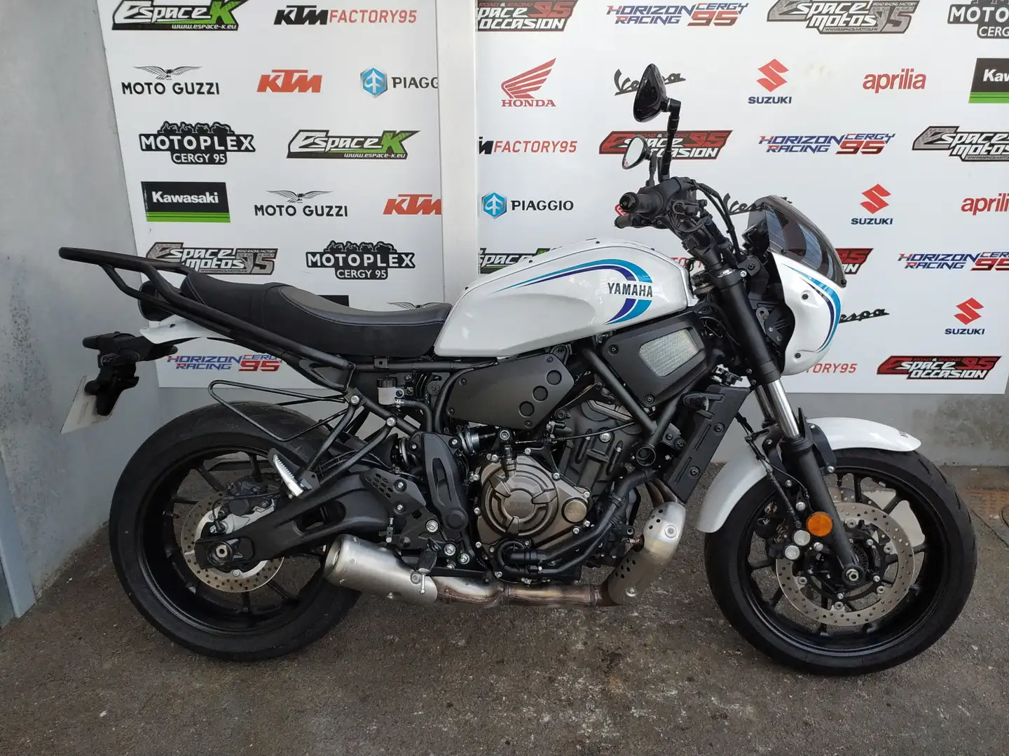 Yamaha XSR 700 Beyaz - 1