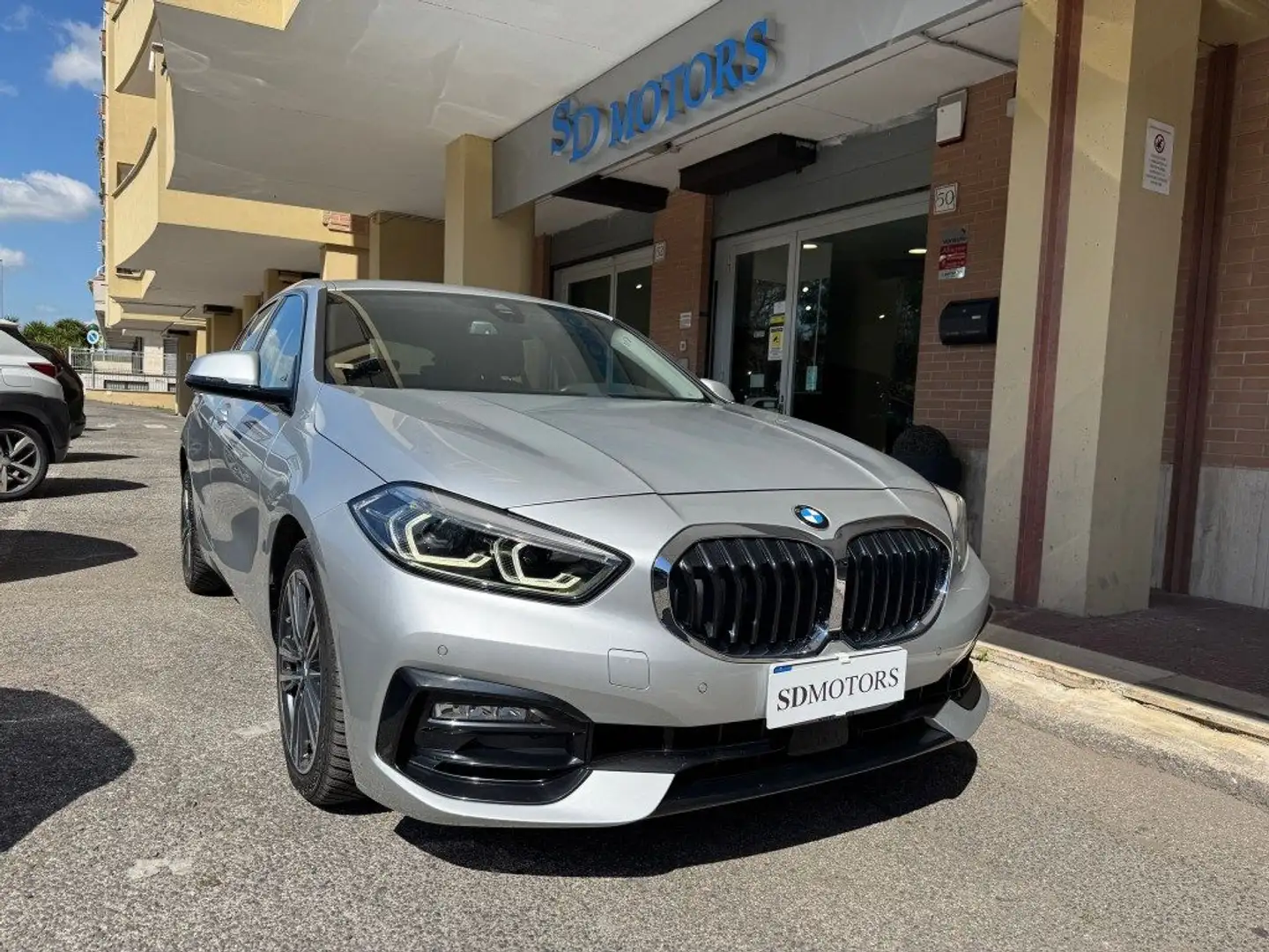 BMW 118 d 5p. Sport *Unipro* Argent - 1