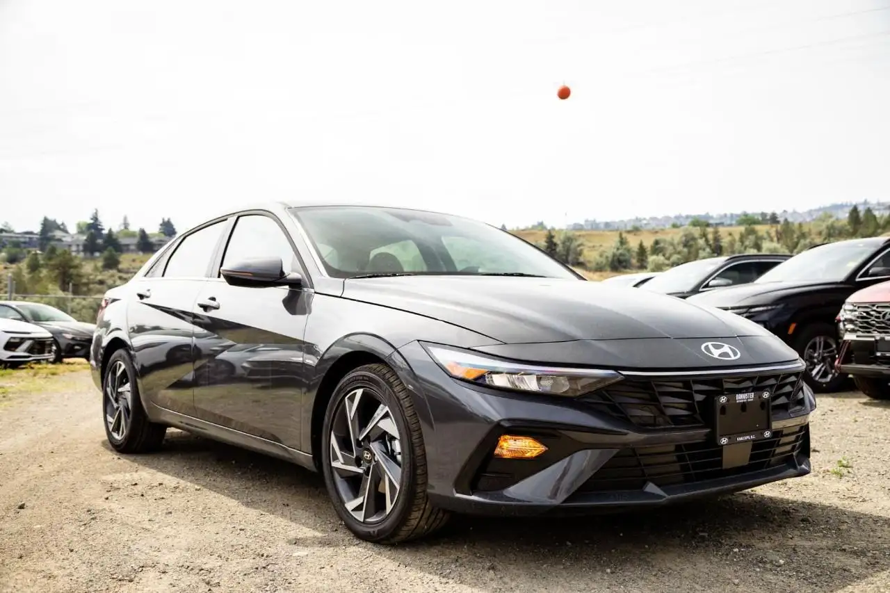Hyundai ELANTRA снимка Hyundai ELANTRA
