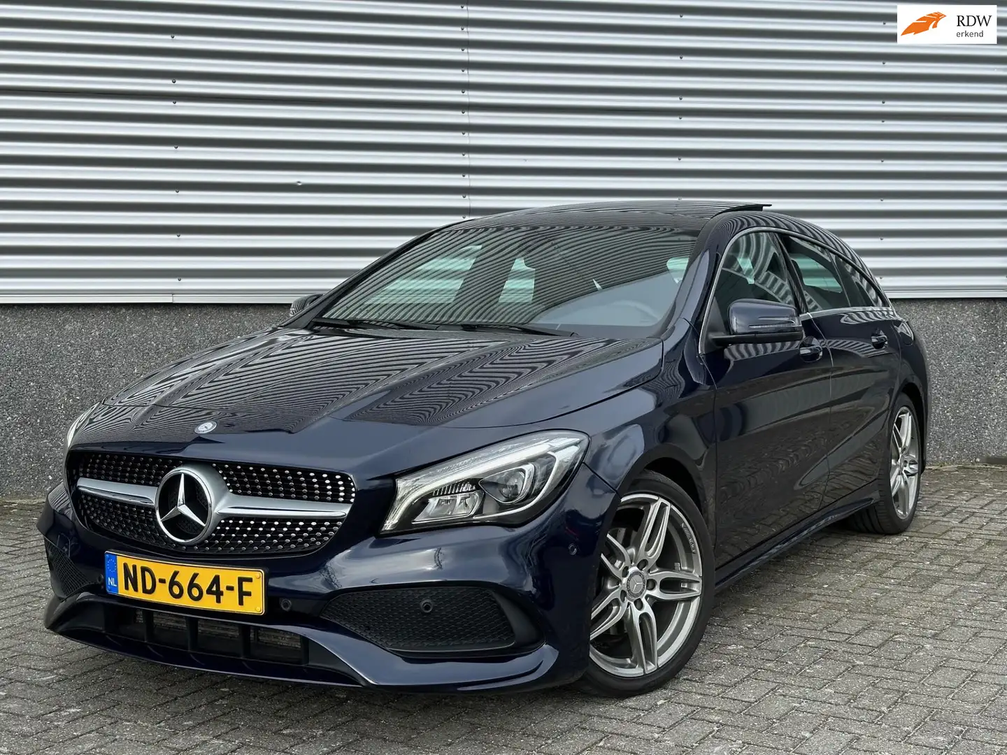 Mercedes-Benz CLA 180 Shooting Brake Amg-line Pano Keyless Comand Blau - 1