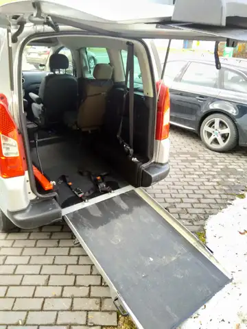 Peugeot Partner Partner Tepee Diesel "Rollstuhlumbau"
