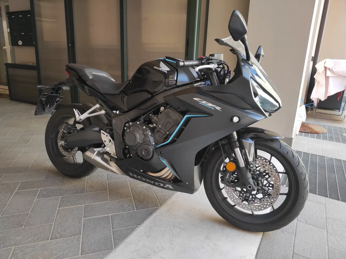 Honda CBR 650 Negru - 2