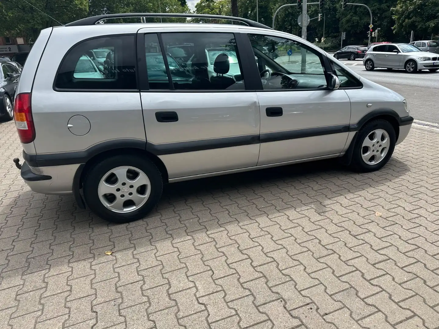 Opel Zafira 2.2 16V / Leder/7Sitze/Tüv 12.2026 Argent - 2