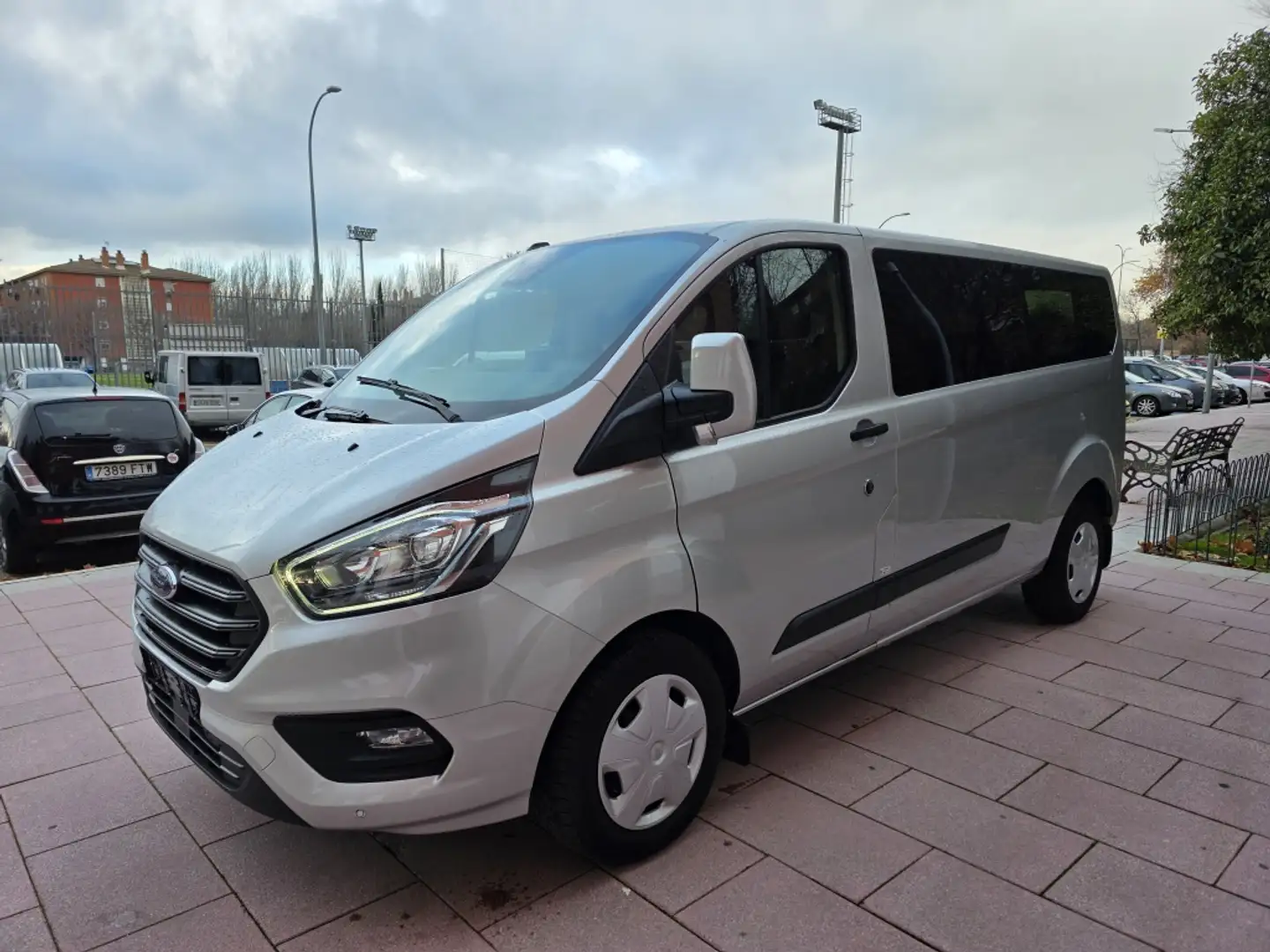Ford Transit Custom FT 320 L2 Kombi Trend EcoBlue 130 Gris - 1