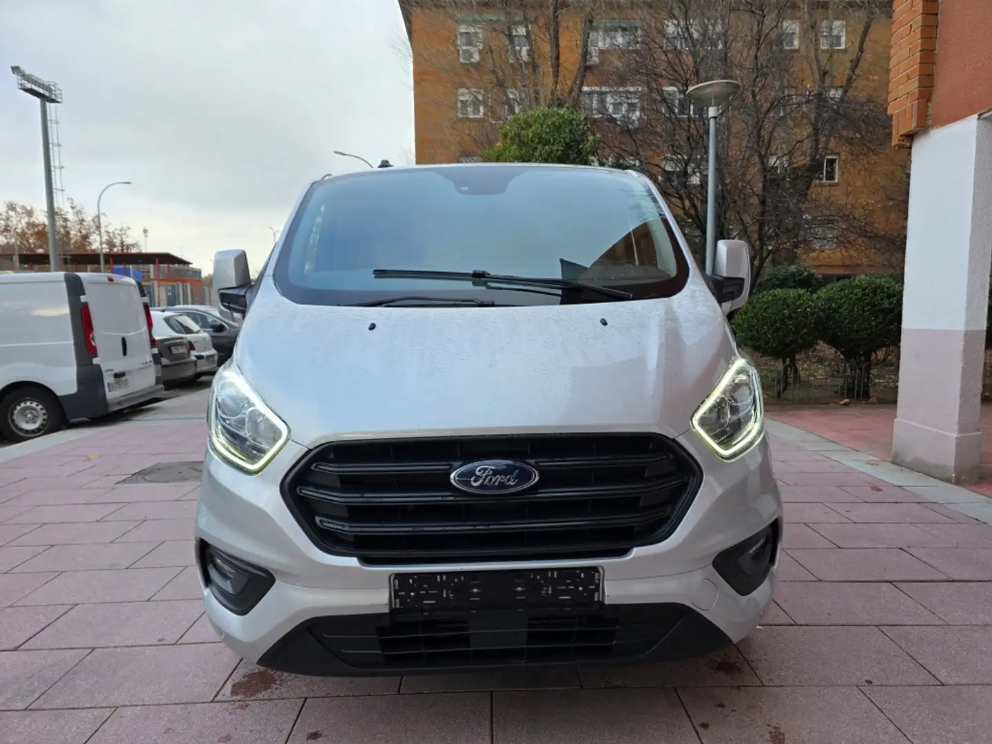 Ford Transit Custom FT 320 L2 Kombi Trend EcoBlue 130 Gris - 2