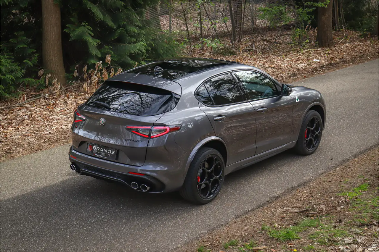 Alfa Romeo Stelvio 2022 — фото 12