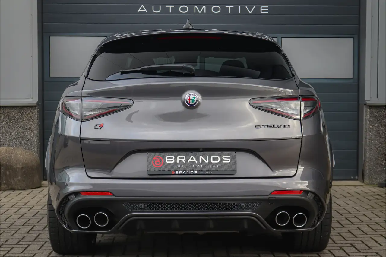 Alfa Romeo Stelvio 2022 — фото 10