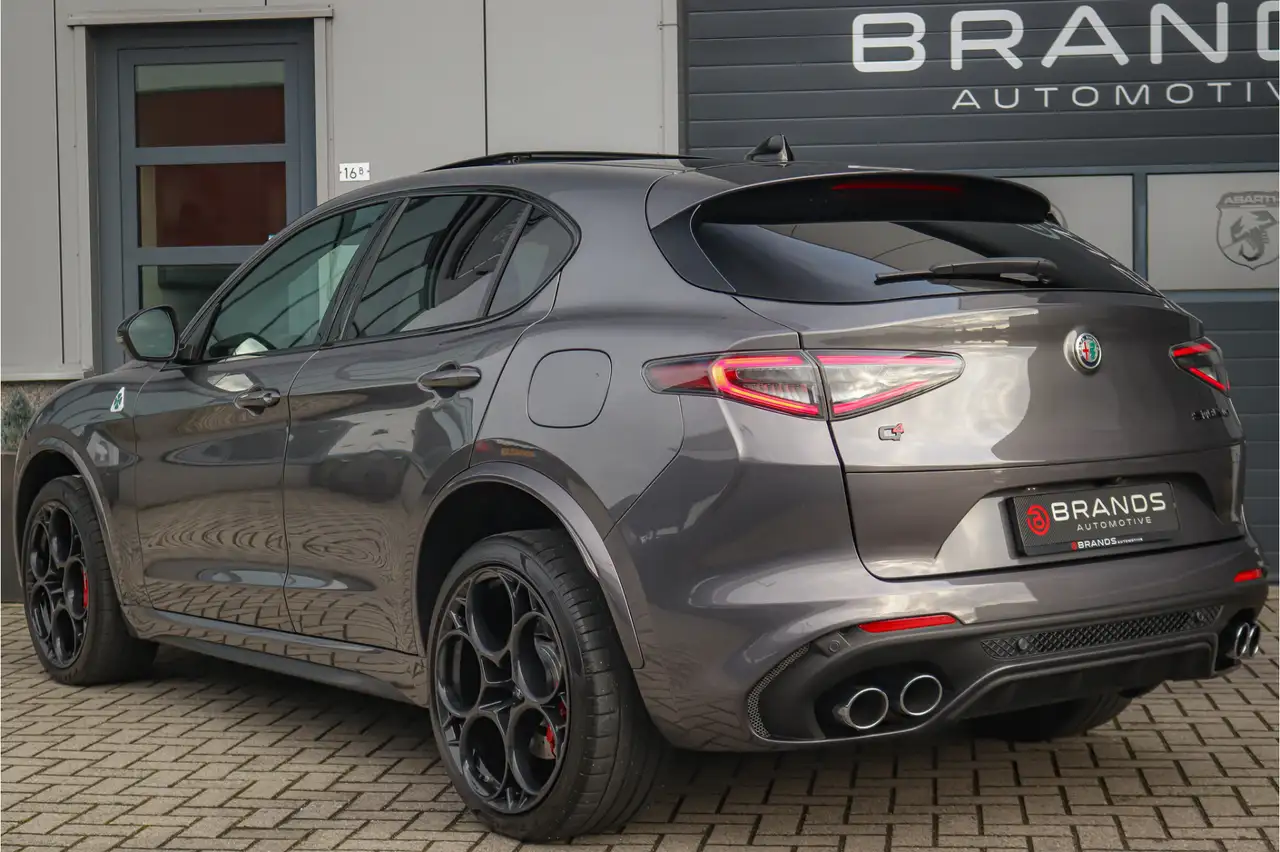 Alfa Romeo Stelvio 2022 — фото 6