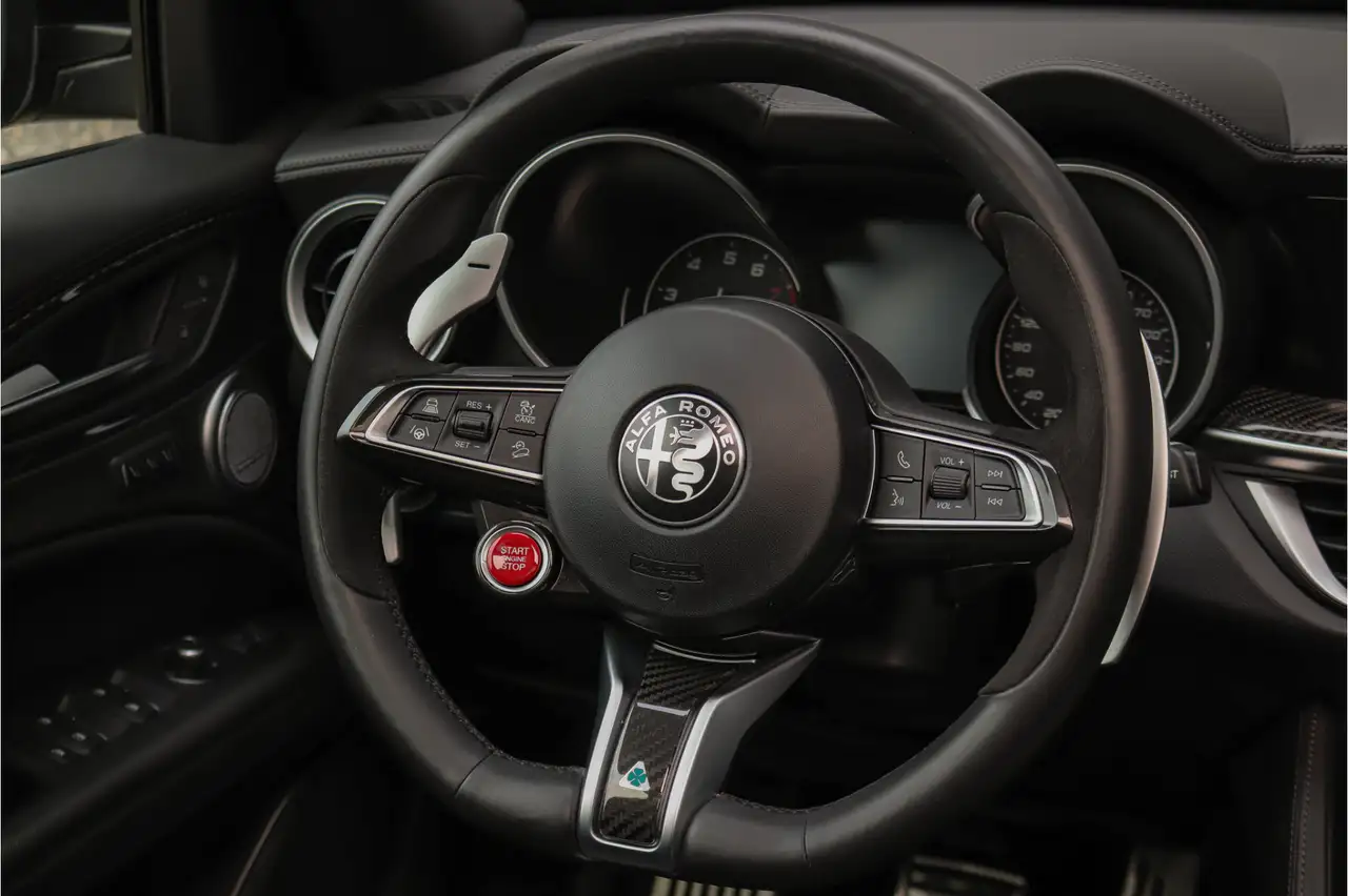 Alfa Romeo Stelvio 2022 — фото 15