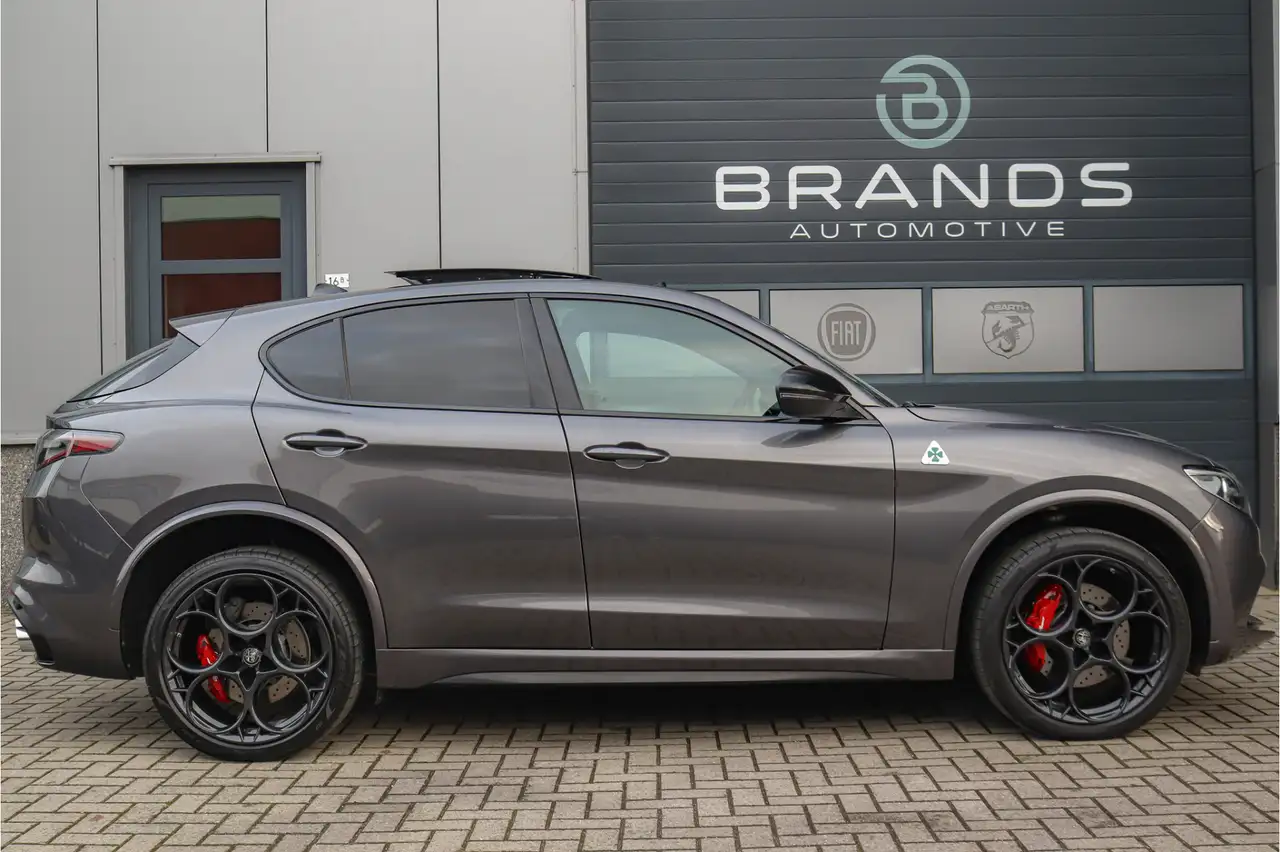 Alfa Romeo Stelvio 2022 — фото 9