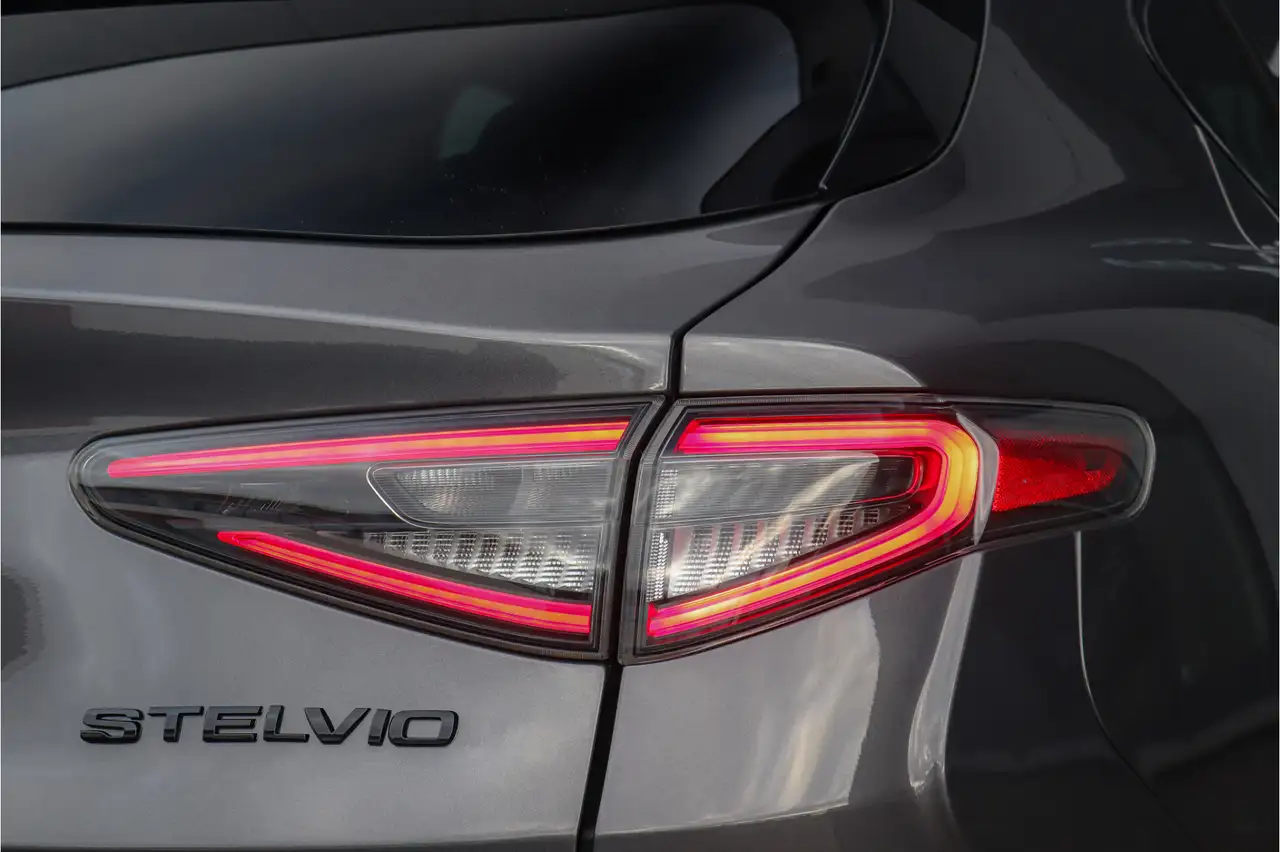 Alfa Romeo Stelvio 2022 — фото 35