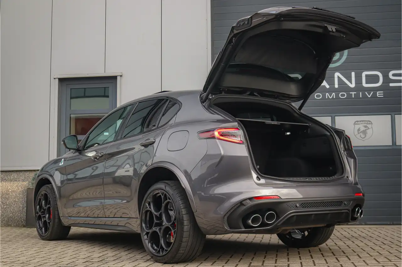 Alfa Romeo Stelvio 2022 — фото 32