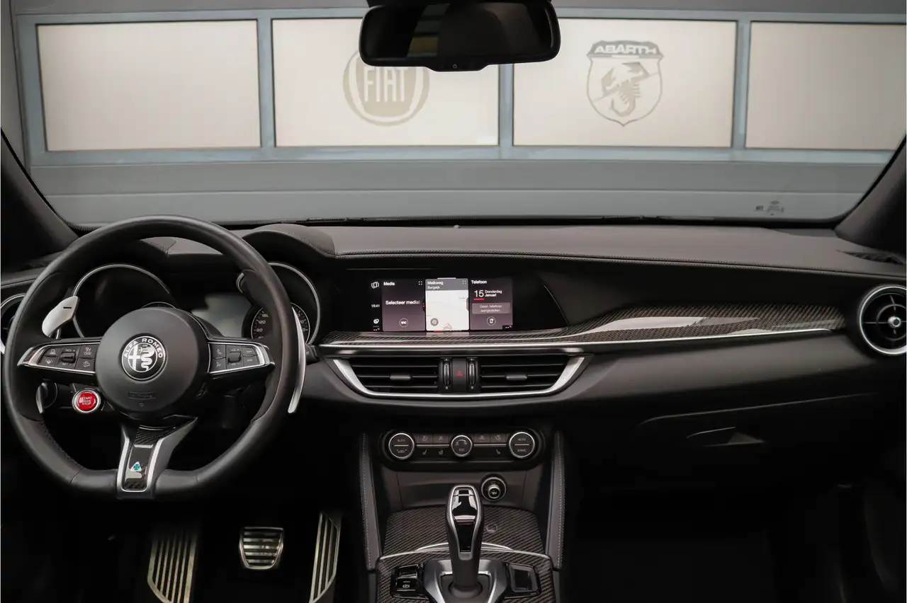 Alfa Romeo Stelvio 2022 — фото 13
