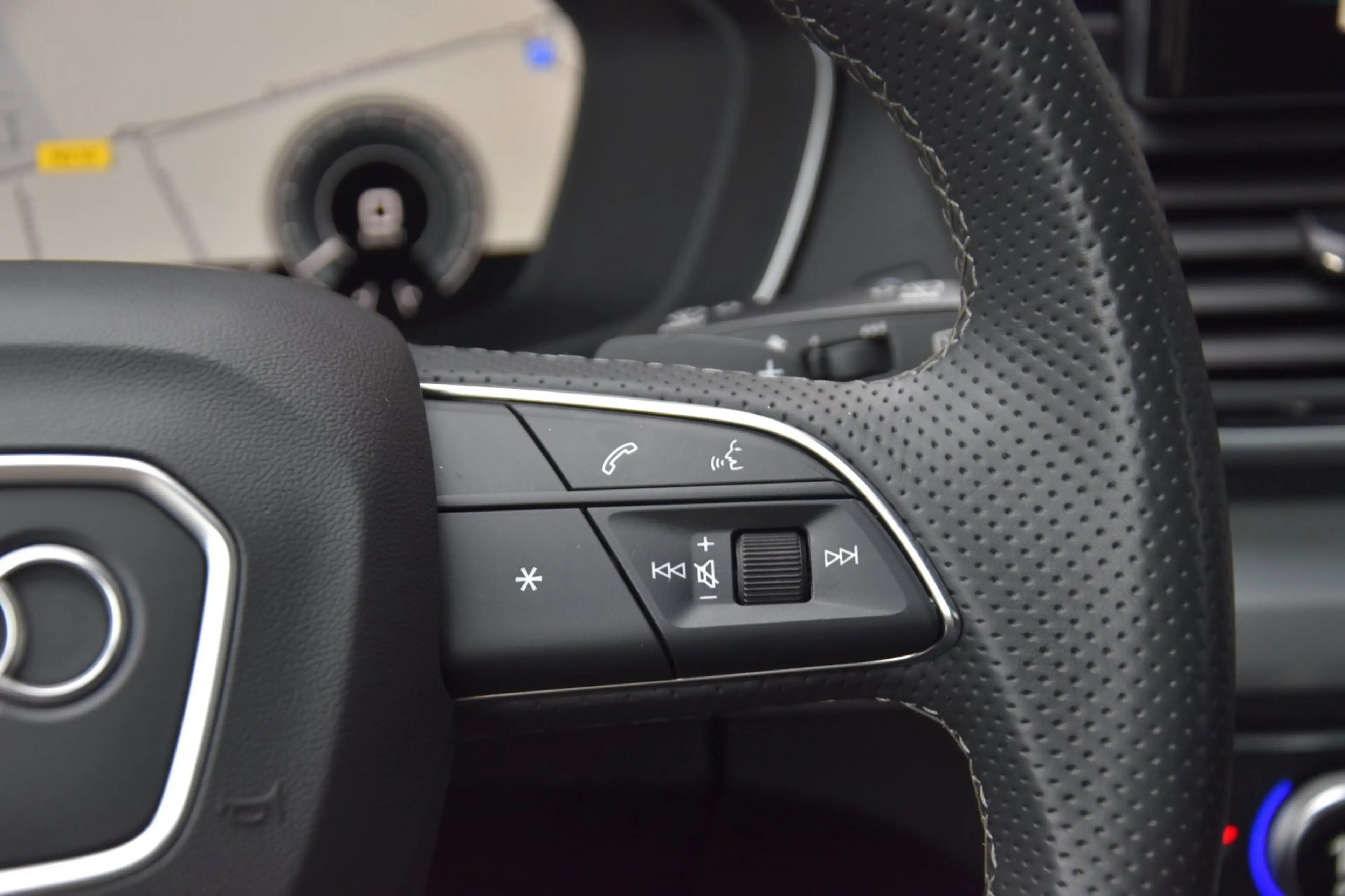 Audi Q5 Sportback 50 TFSI e S edition Competition SQ5 Stij — photo 12