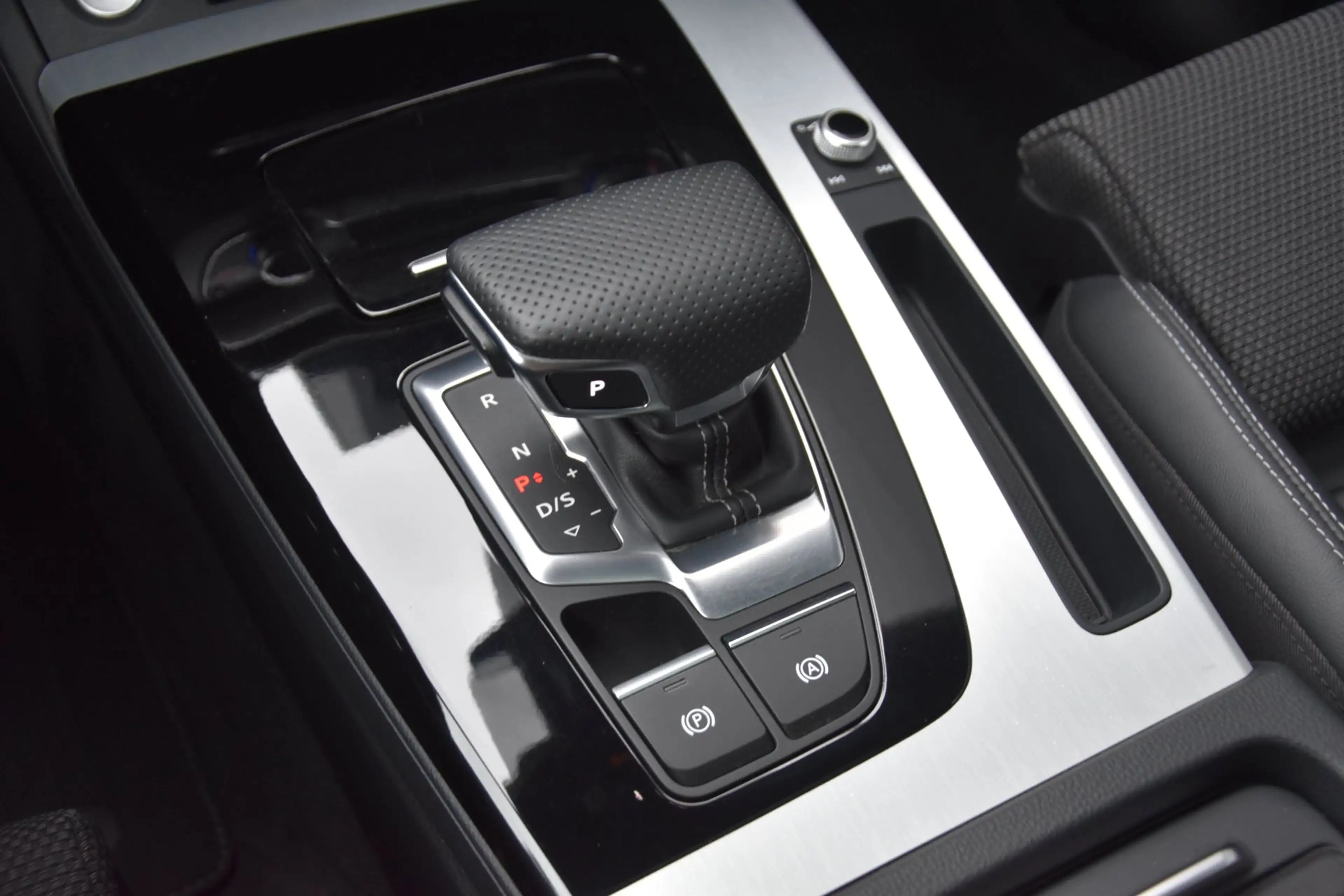 Audi Q5 Sportback 50 TFSI e S edition Competition SQ5 Stij — photo 46