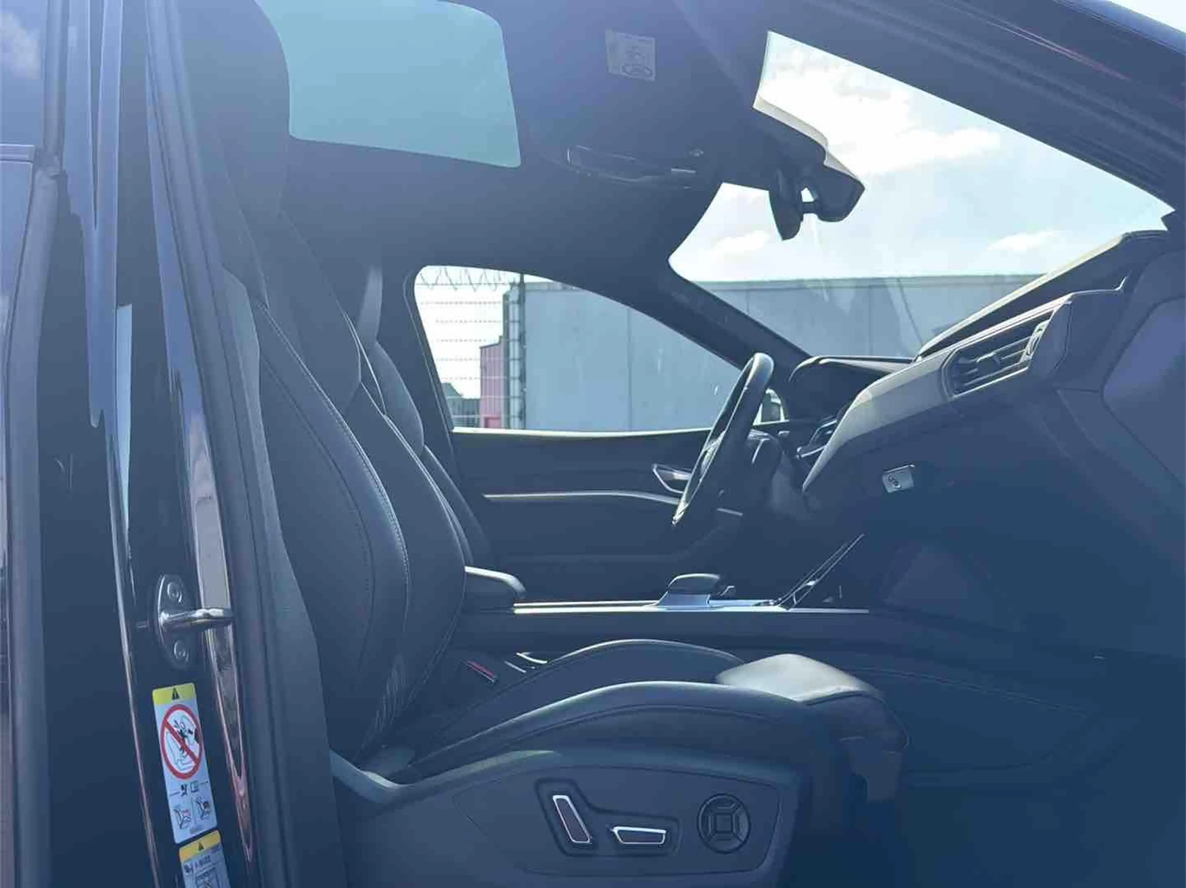 Audi e-tron Sportback S ACC AHK HuD PANO S-SITZE B&O — photo 15