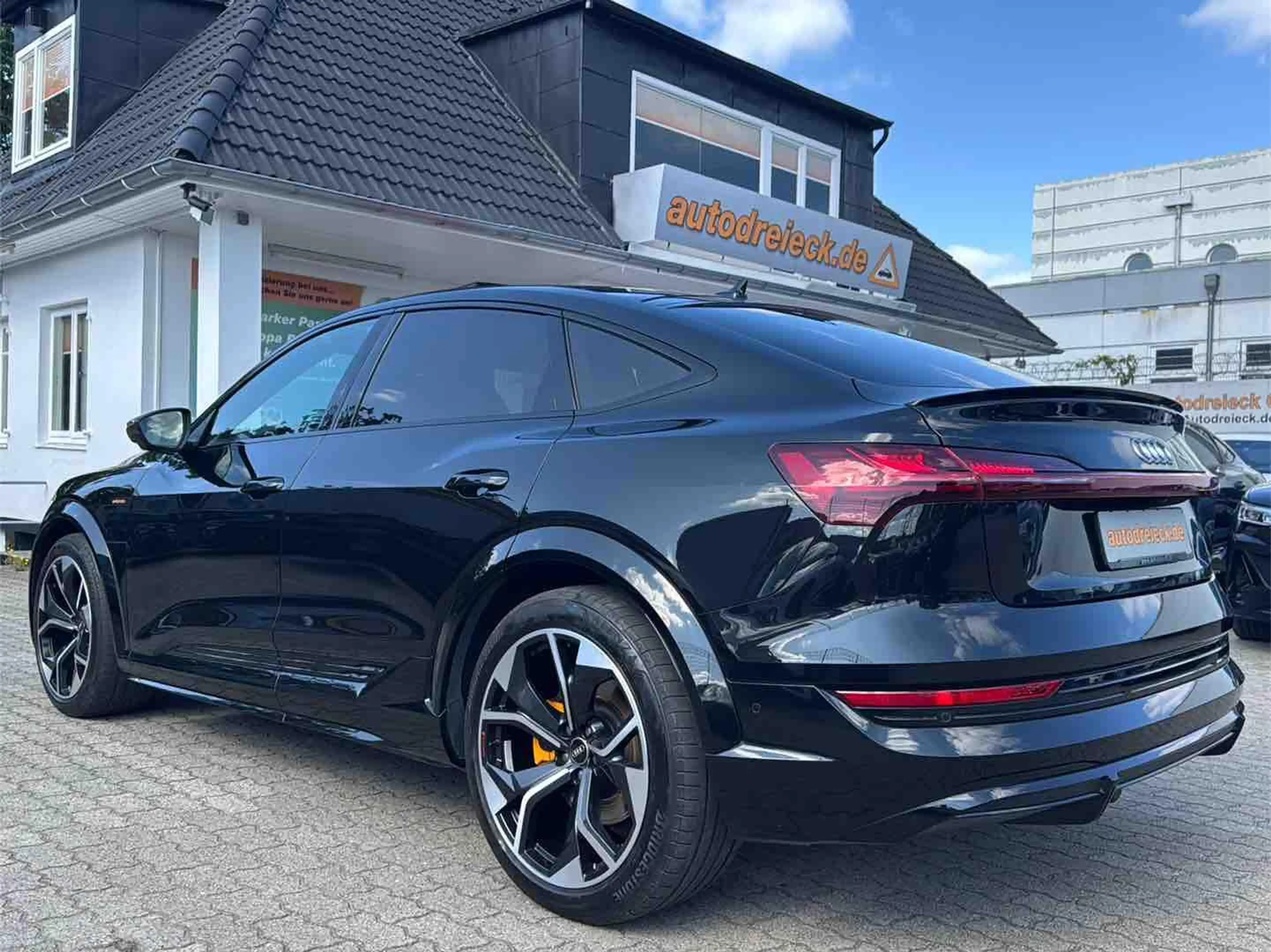 Audi e-tron Sportback S ACC AHK HuD PANO S-SITZE B&O — photo 11