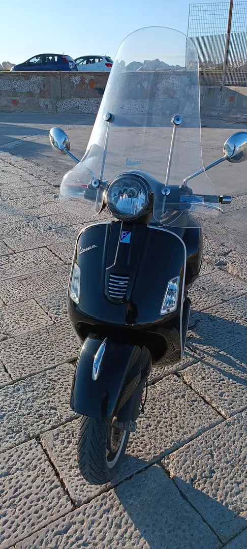 Piaggio GTS 300 Super Negru - 1