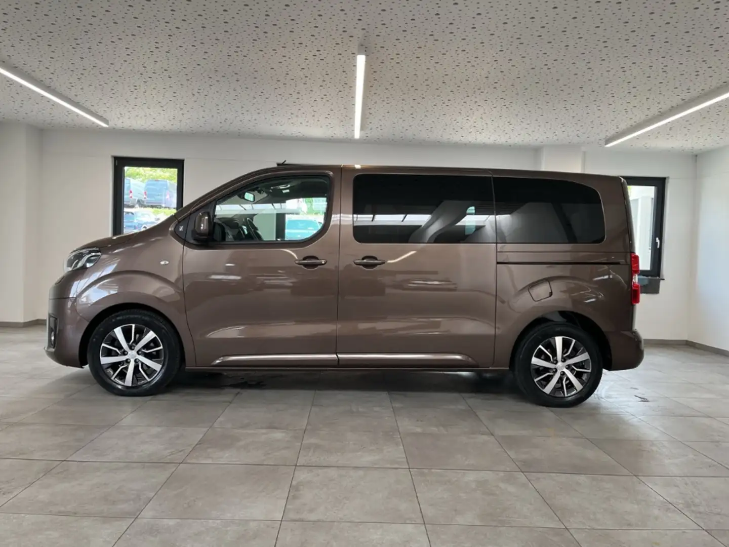 Toyota Proace Verso 2.0 D-4D Team L1 8-Sitzer Navi Tempomat Braun - 2