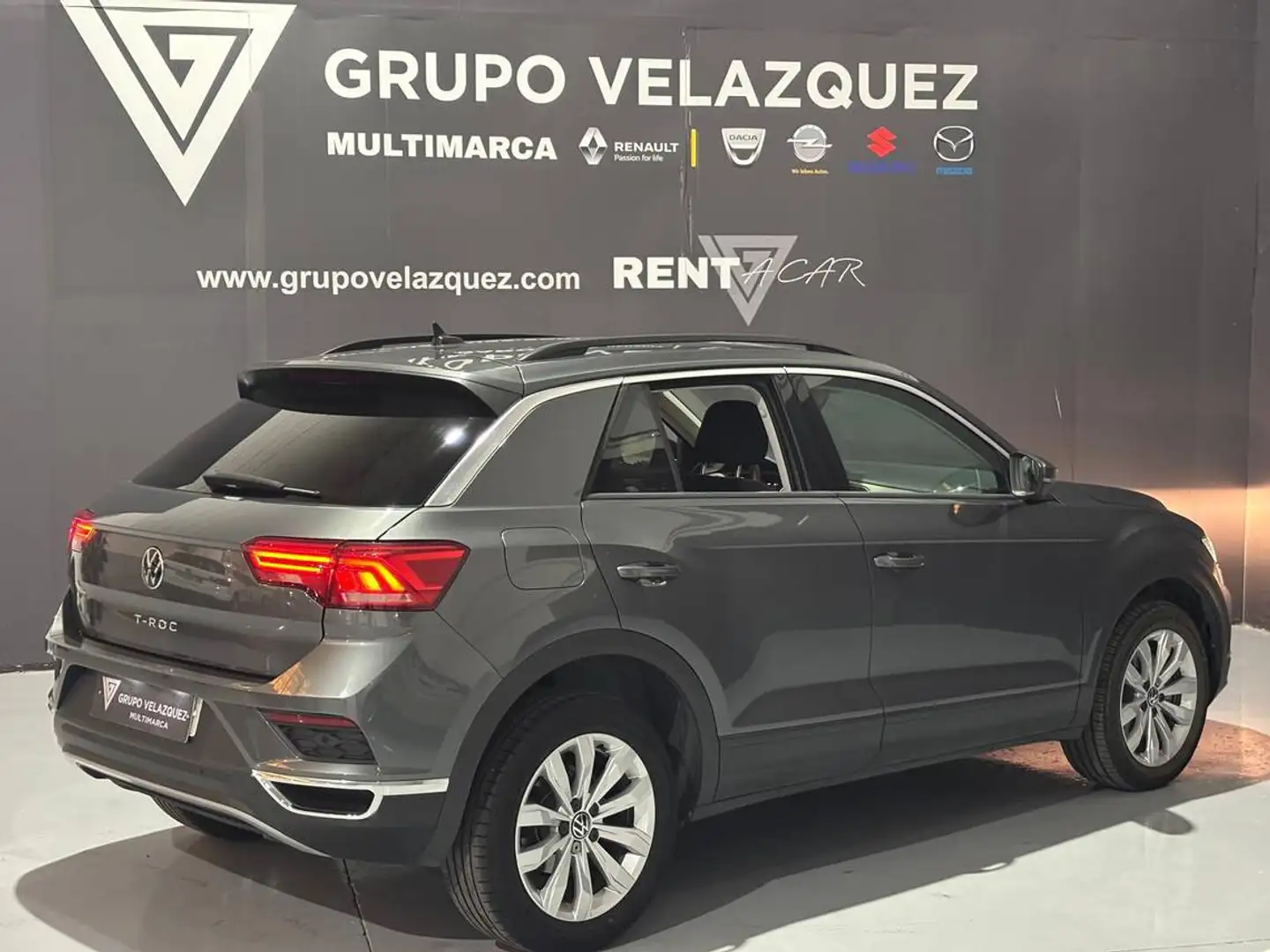 Volkswagen T-Roc 2.0TDI Advance DSG7 Grau - 1