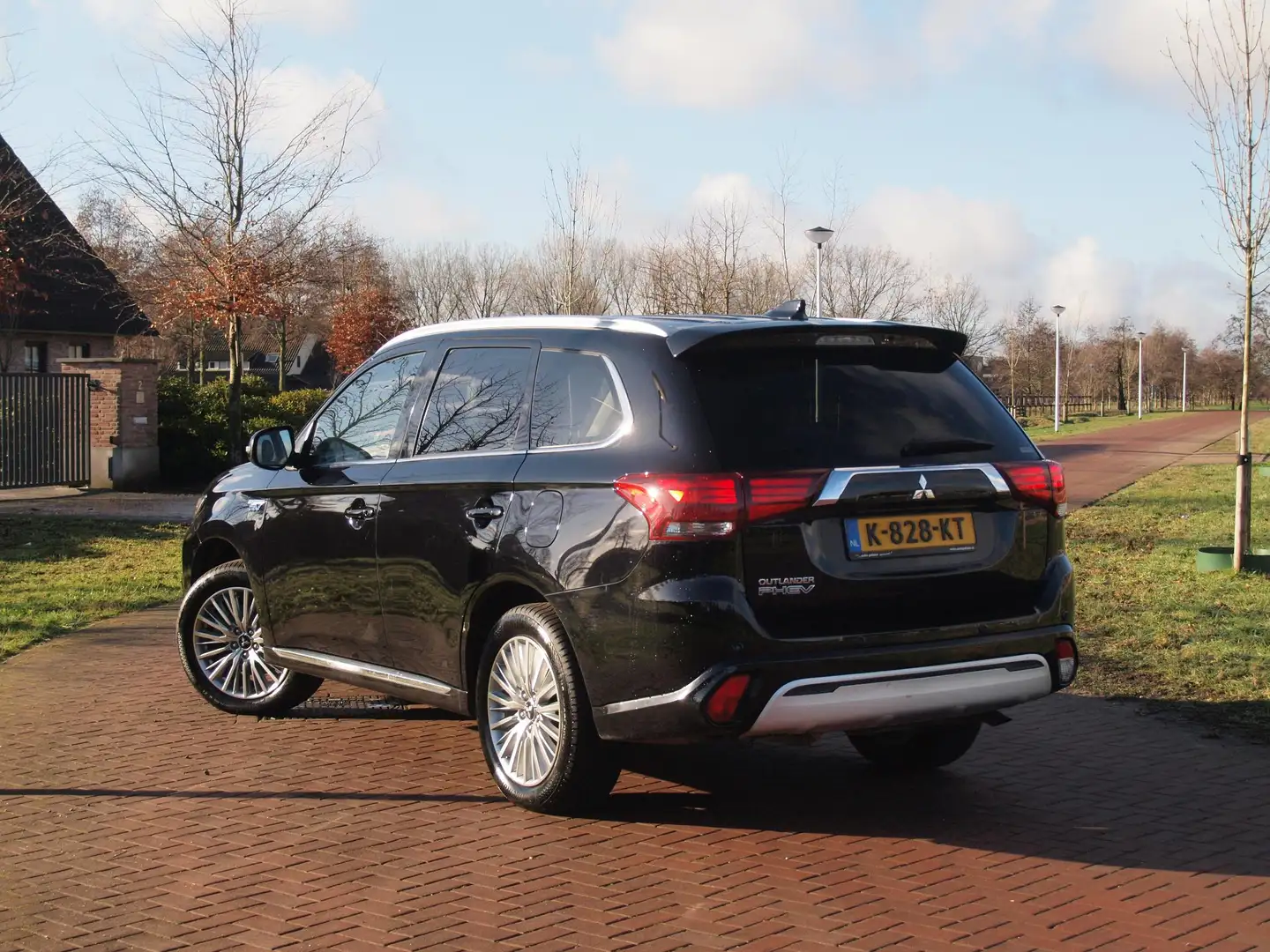 Mitsubishi Outlander 2.4 PHEV Intense | Camera | Apple Carplay | Cruise Schwarz - 2
