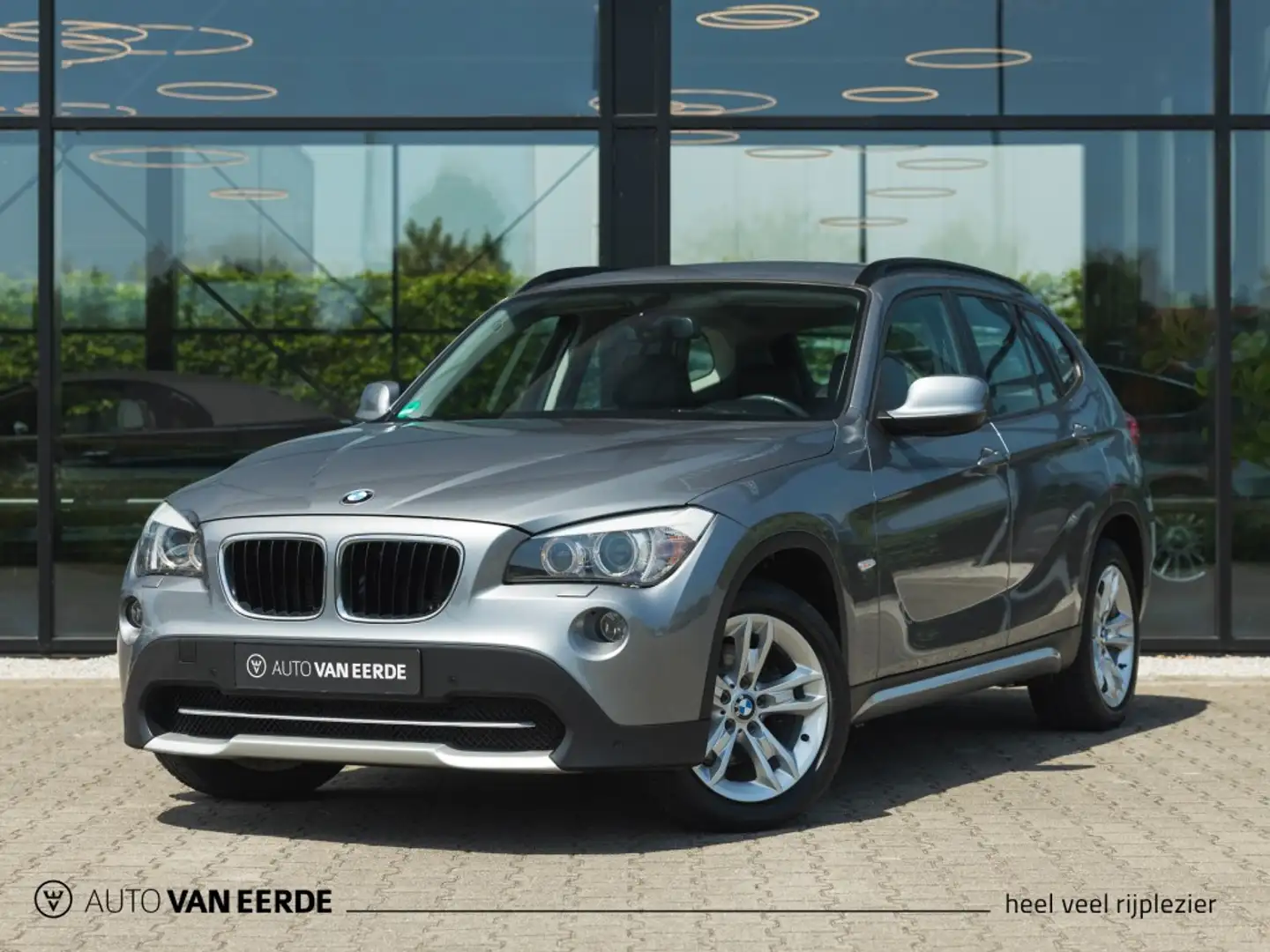 BMW X1 xDrive20i Aut8. - Sportst/leer, xenon, navi Grijs - 1