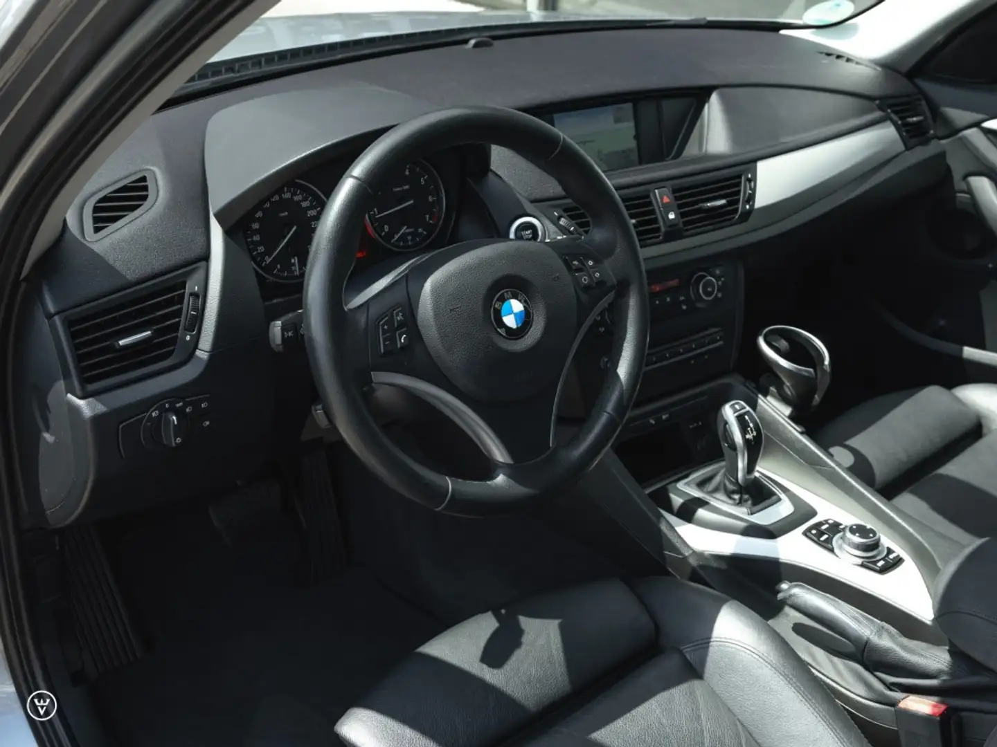 BMW X1 xDrive20i Aut8. - Sportst/leer, xenon, navi Grijs - 2