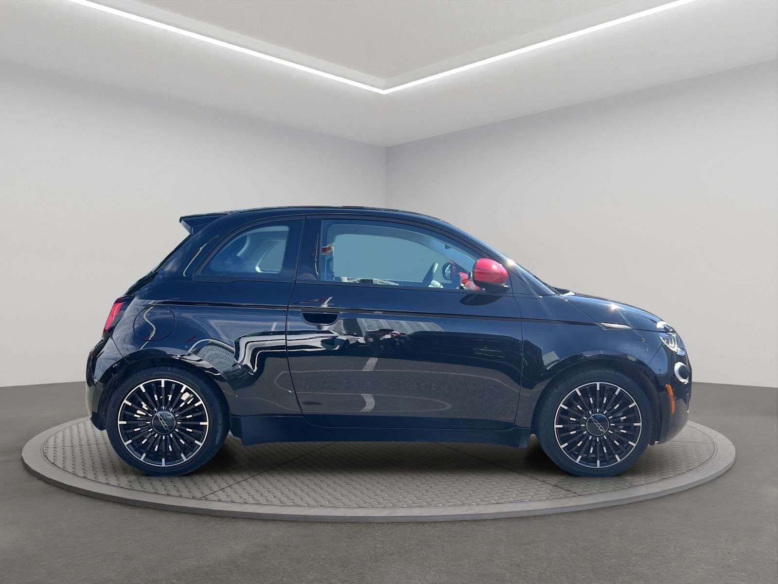 2024 Fiat 500e (RED) Edition — снимка 1