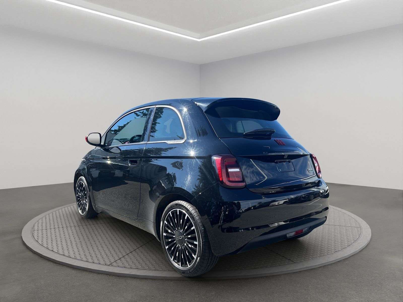 2024 Fiat 500e (RED) Edition — снимка 1