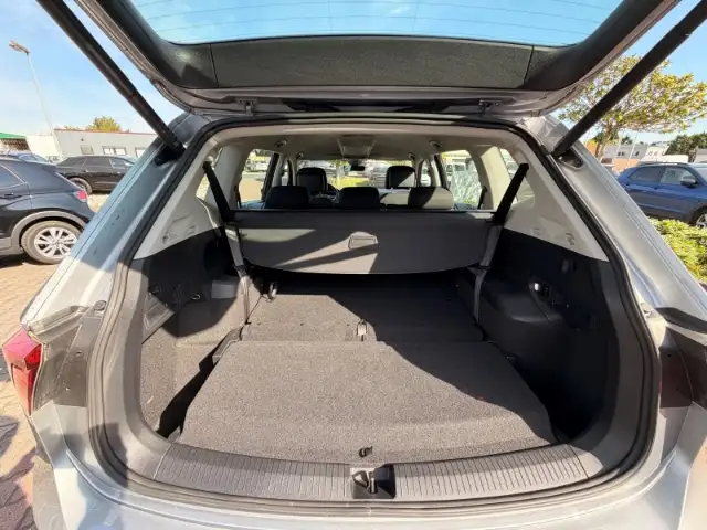 Volkswagen Tiguan Allspace view 15