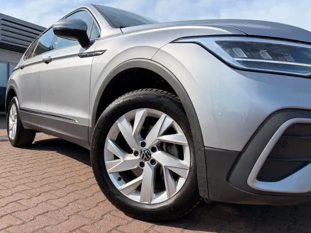 Volkswagen Tiguan Allspace view 8