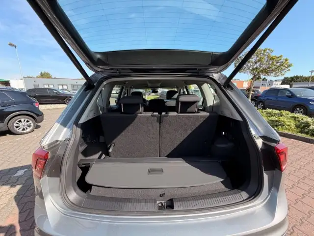 Volkswagen Tiguan Allspace view 14