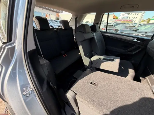 Volkswagen Tiguan Allspace view 13