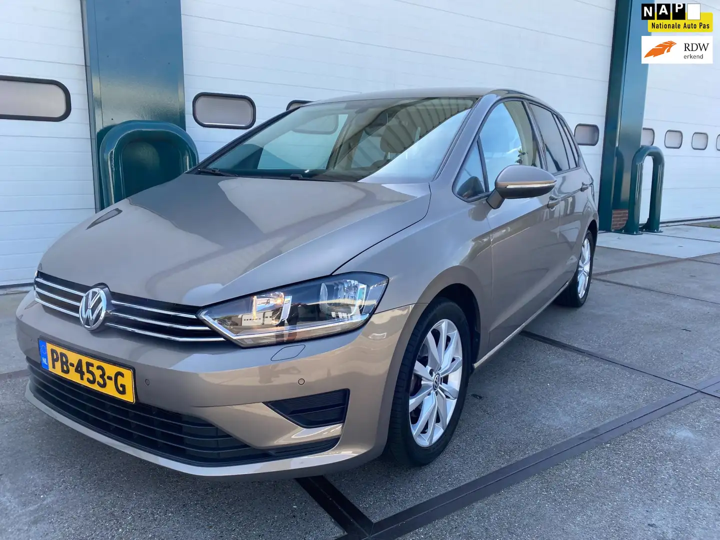 Volkswagen Golf Sportsvan 1.6 TDI Highline DSG Automaat ! Geel - 1