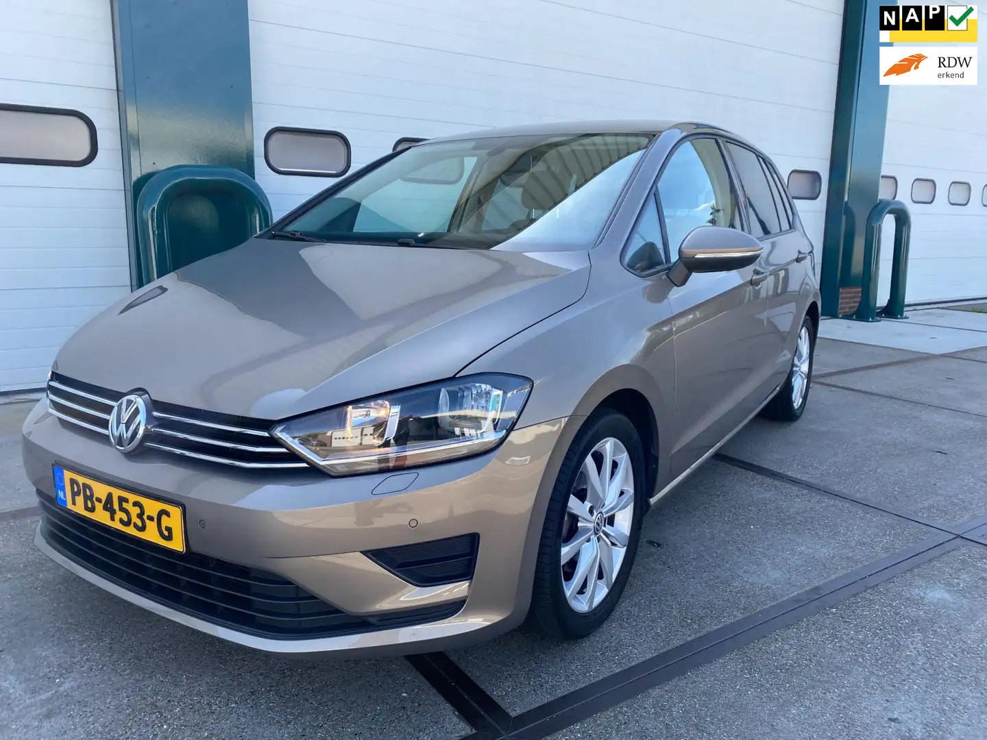 Volkswagen Golf Sportsvan 1.6 TDI Highline DSG Automaat ! Geel - 1