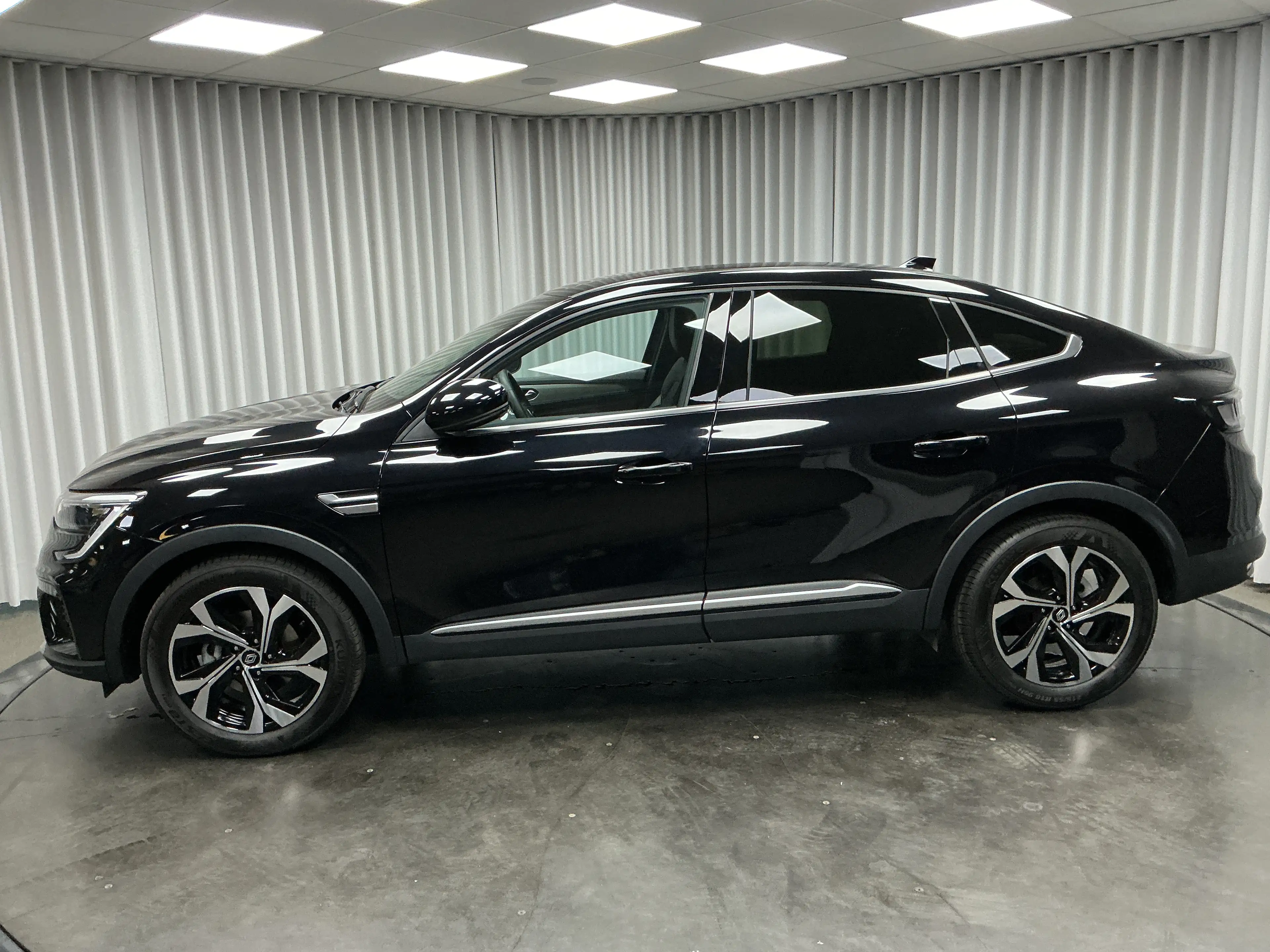 Renault Arkana E-TECH 1.6i — photo 14