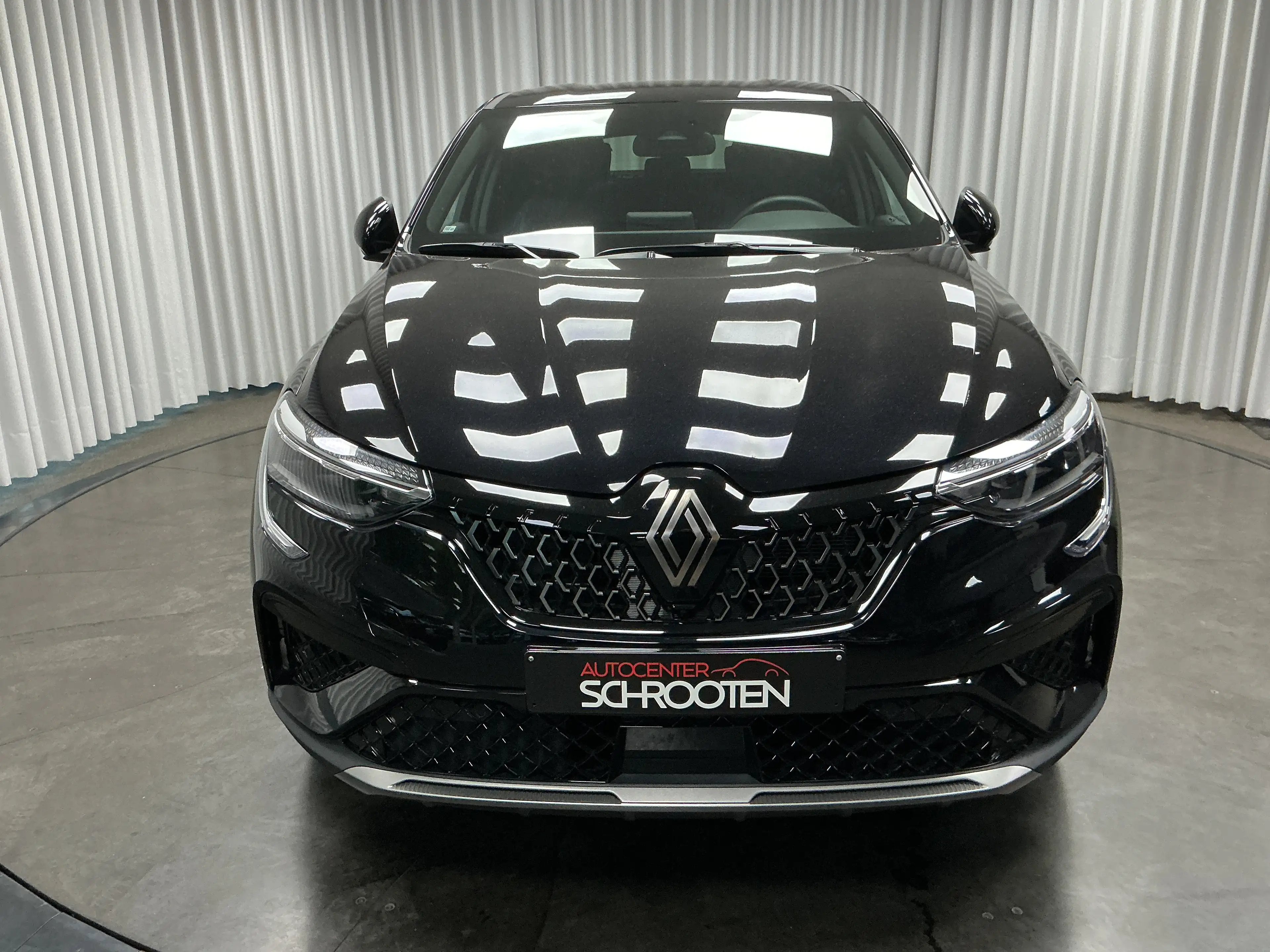 Renault Arkana E-TECH 1.6i — photo 3