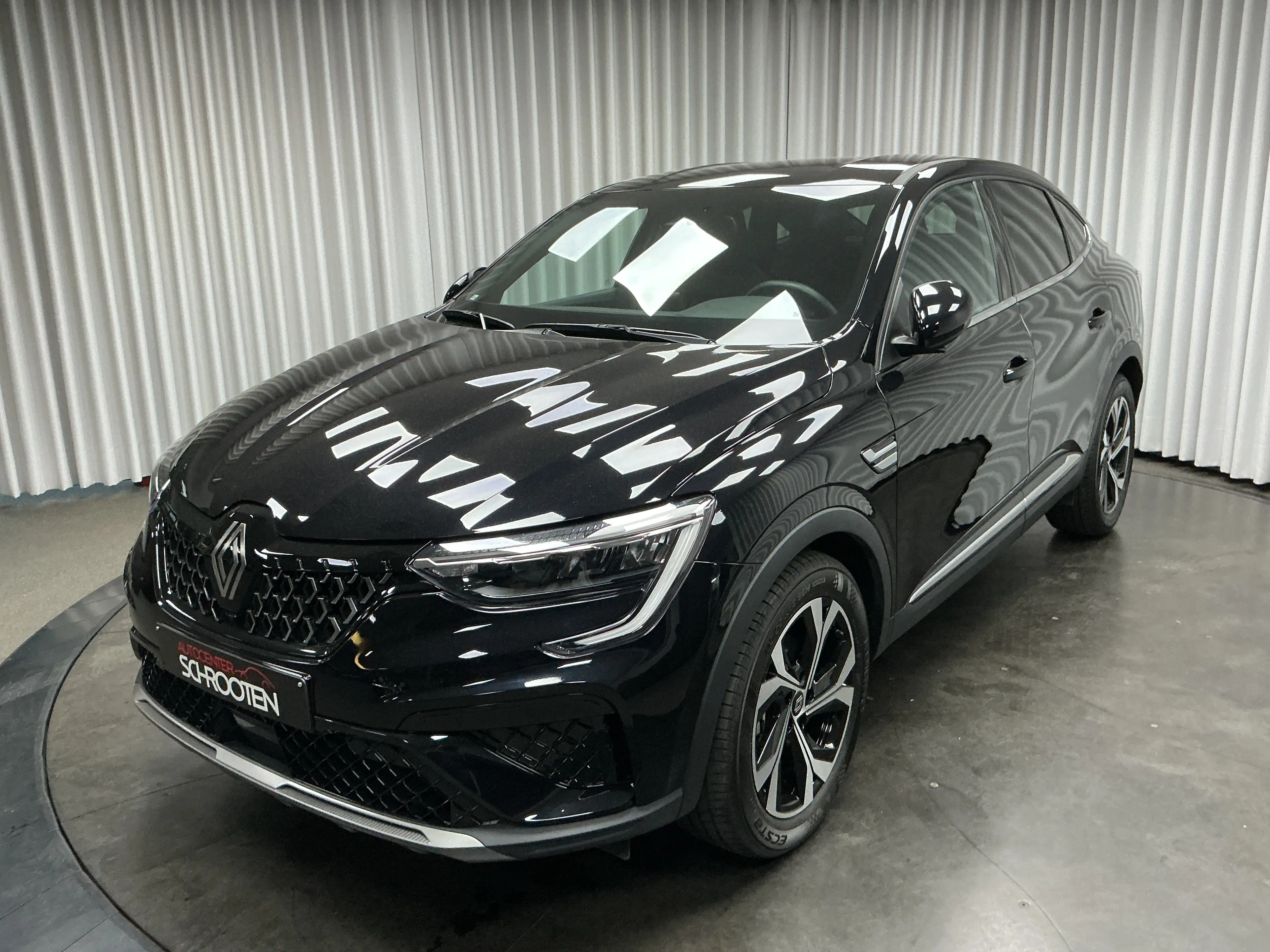 Renault Arkana E-TECH 1.6i — photo 9