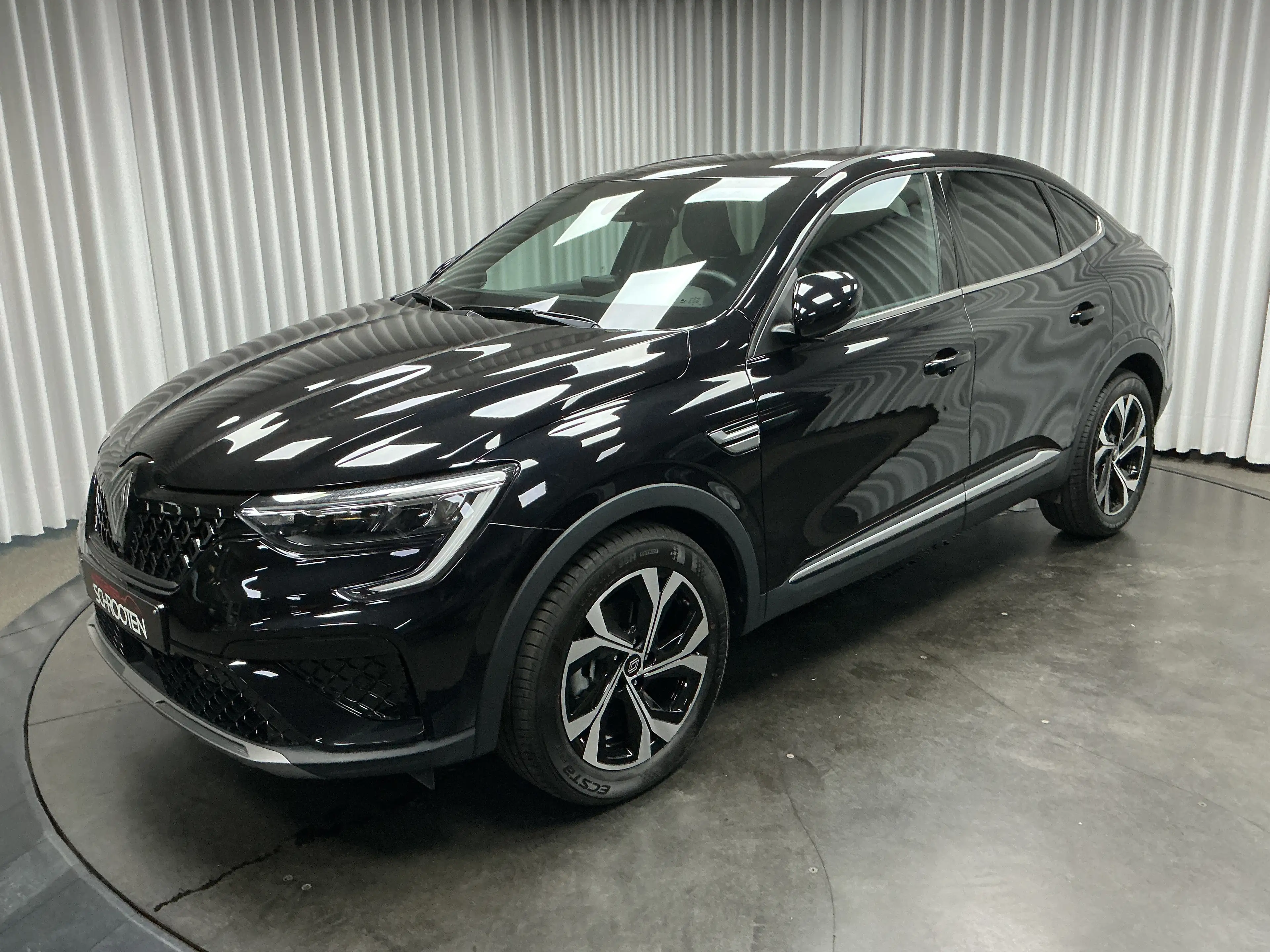 Renault Arkana E-TECH 1.6i — photo 11