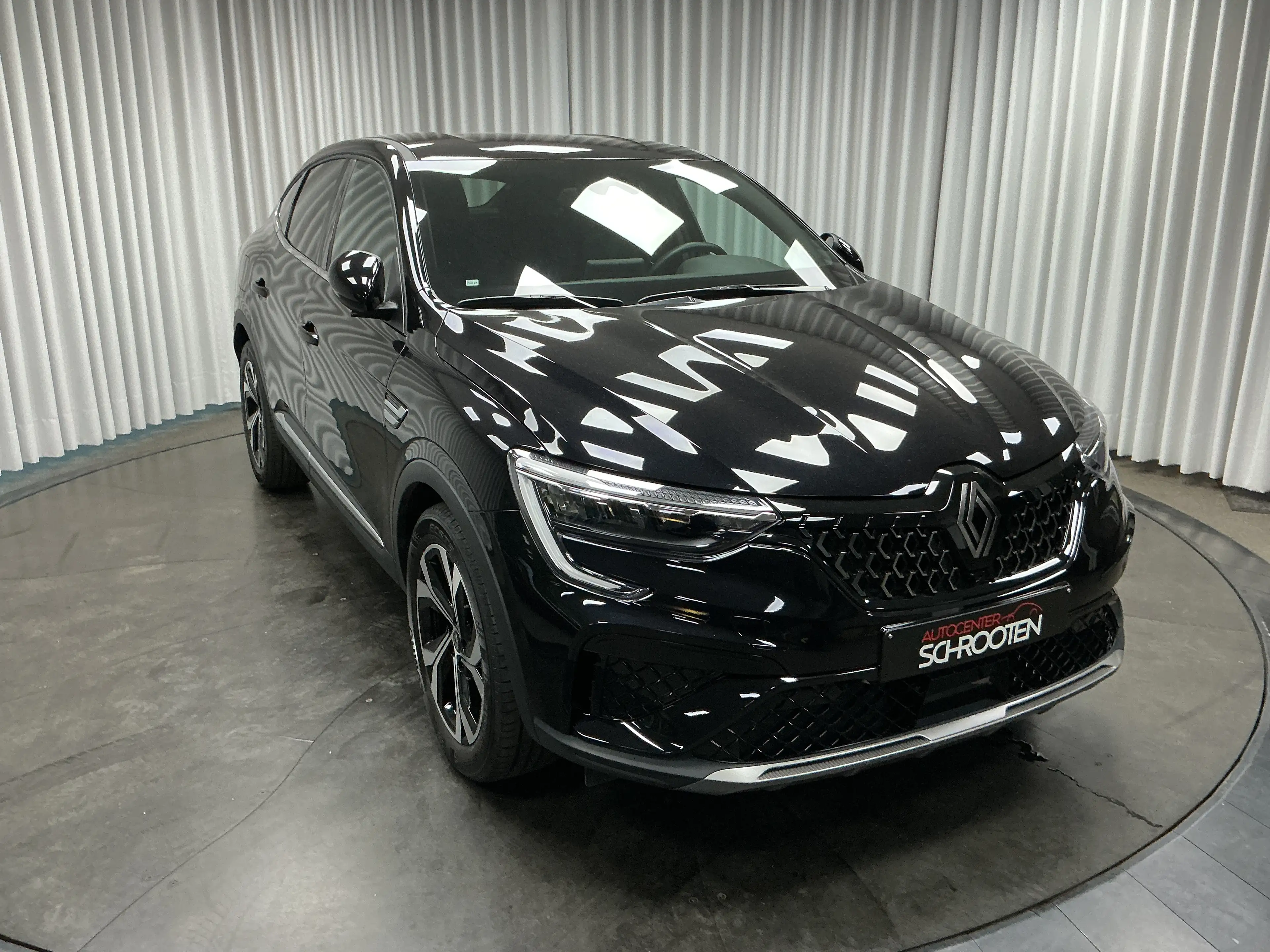 Renault Arkana E-TECH 1.6i — photo 4