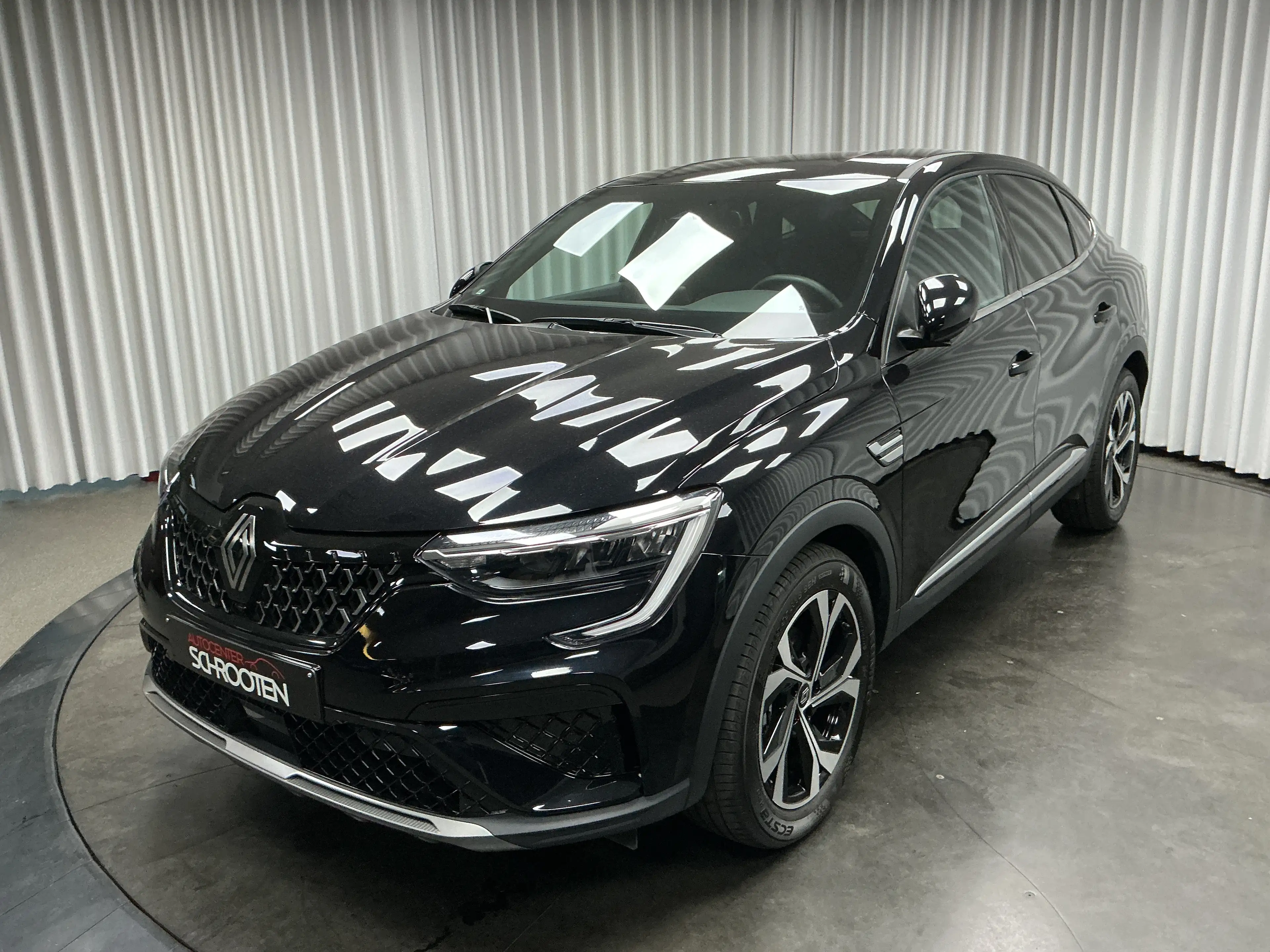 Renault Arkana E-TECH 1.6i — photo 10