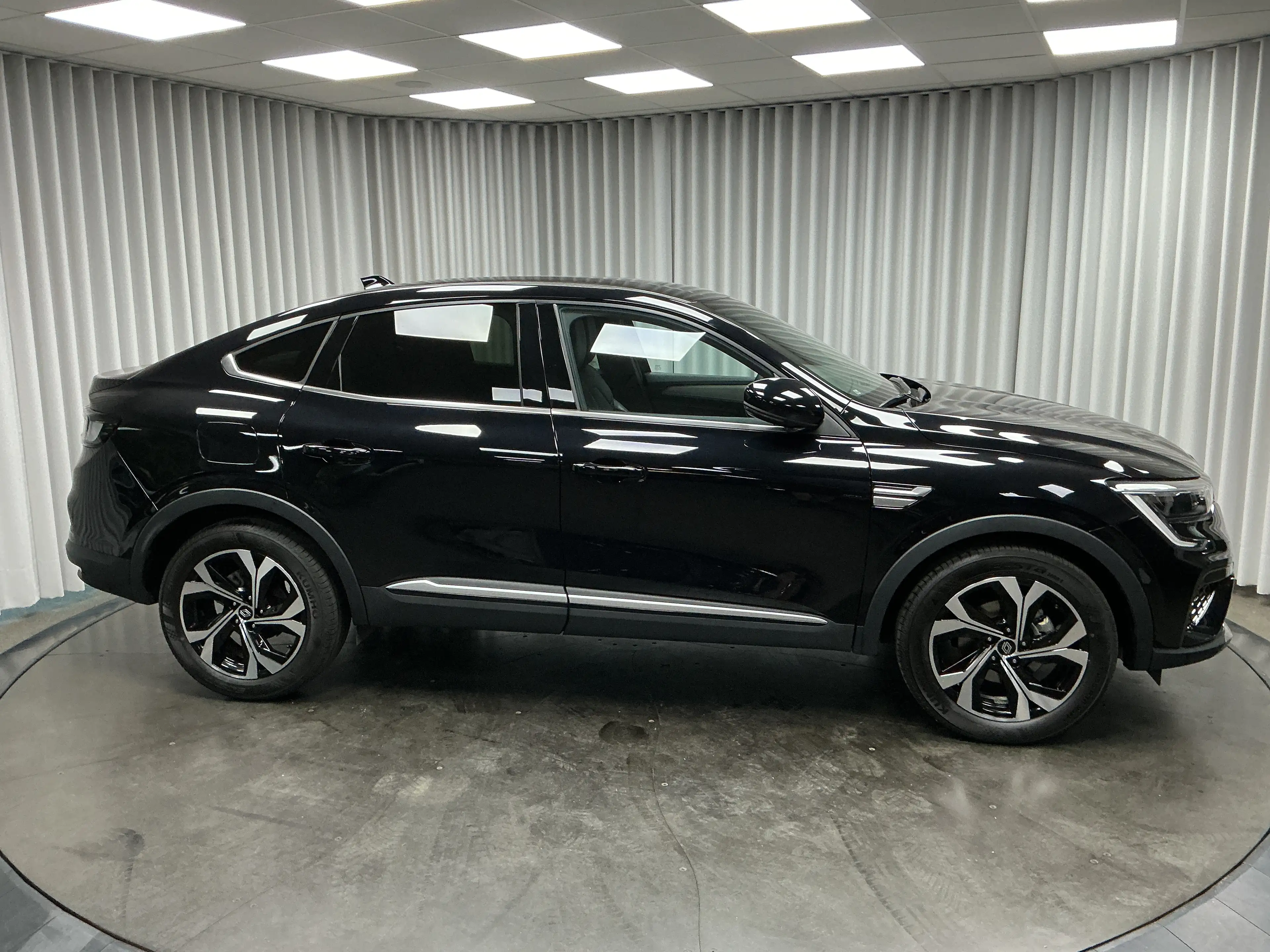 Renault Arkana E-TECH 1.6i — photo 6