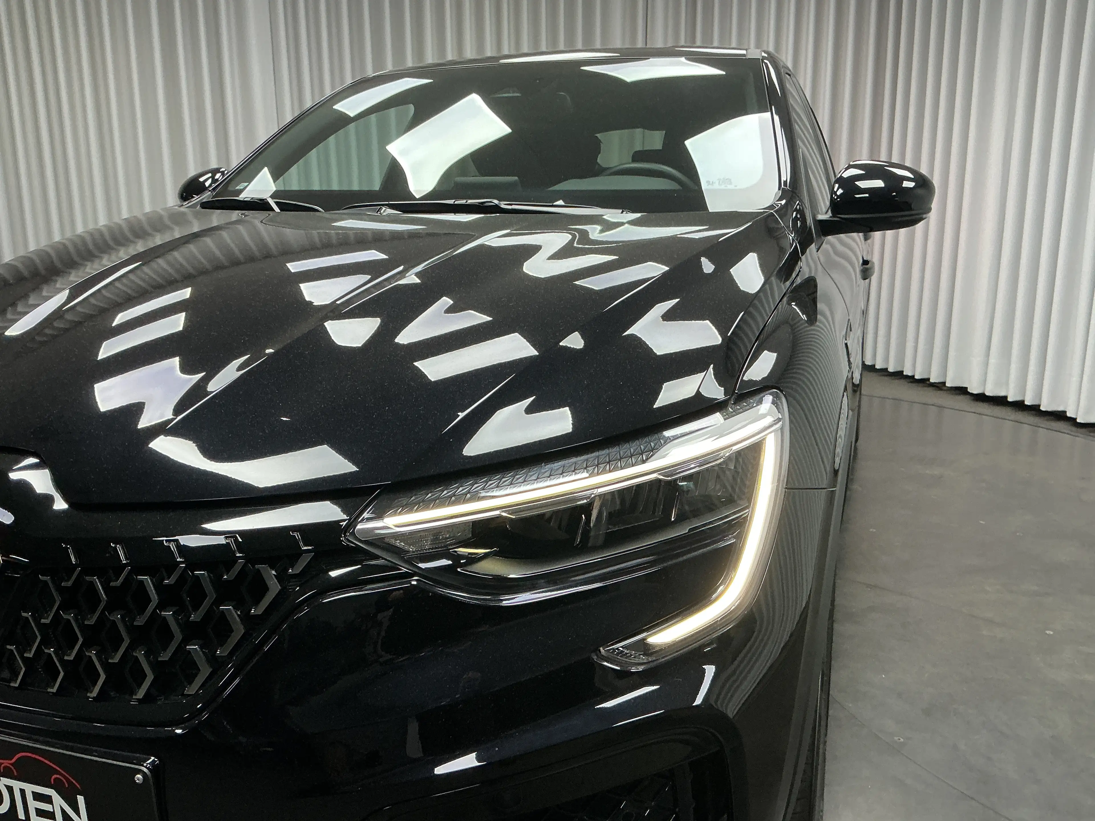 Renault Arkana E-TECH 1.6i — photo 8
